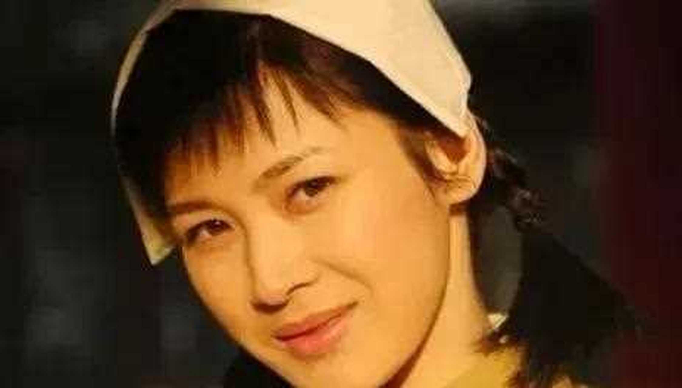 演员童蕾因演电视剧《亮剑》出名,大红大紫,甜美的笑脸不仅让"李云龙"