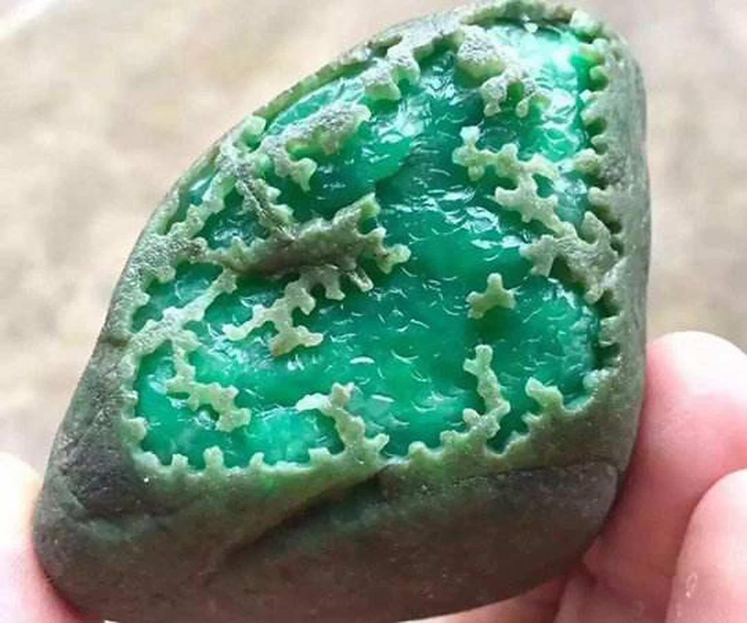 哈萨克斯坦的#翡翠# 矿床主要与itumunda和levo kechpeli矿,矿化和