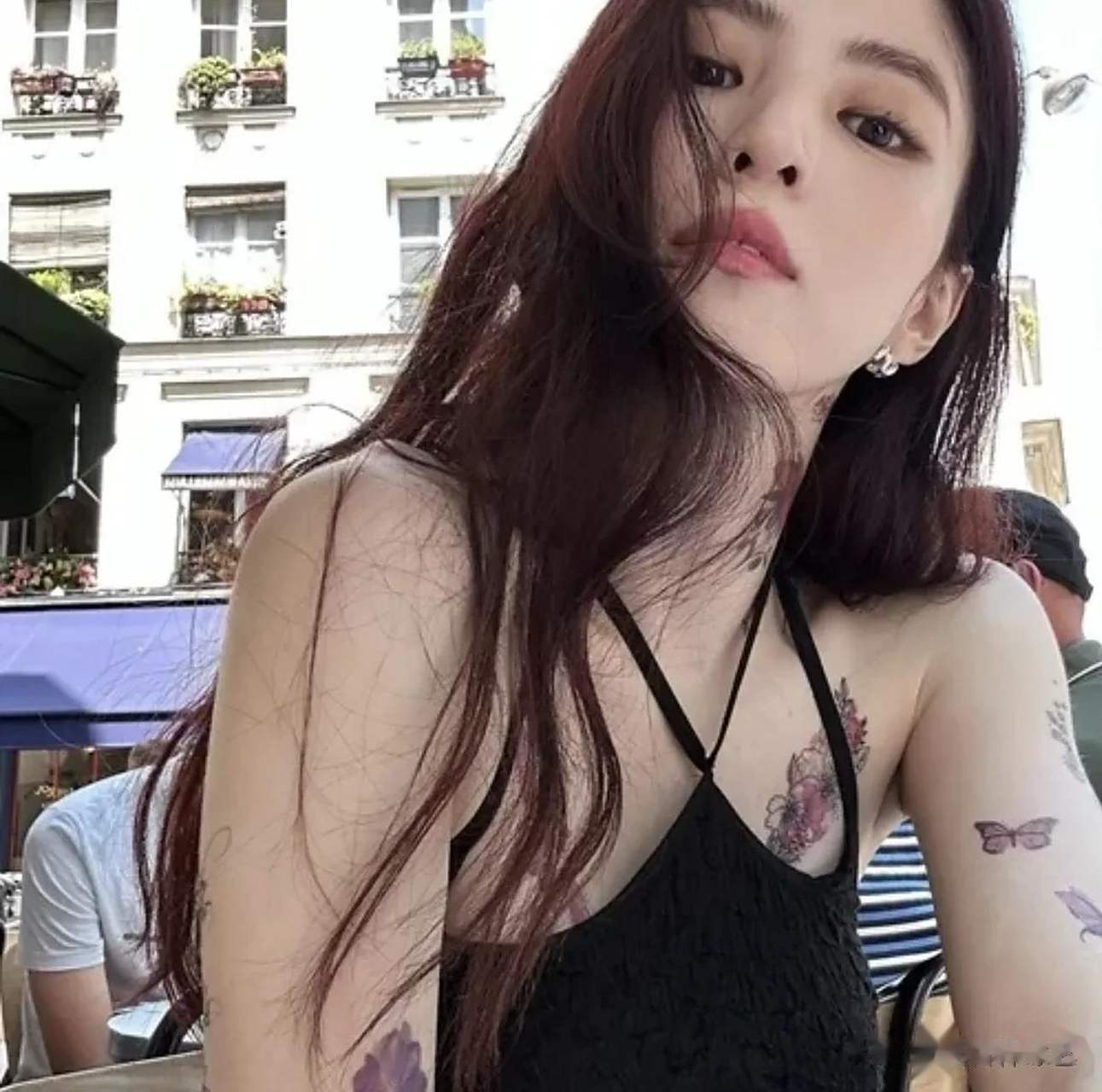 6日,演员韩素希在自己的instagram上上传了多张照片.