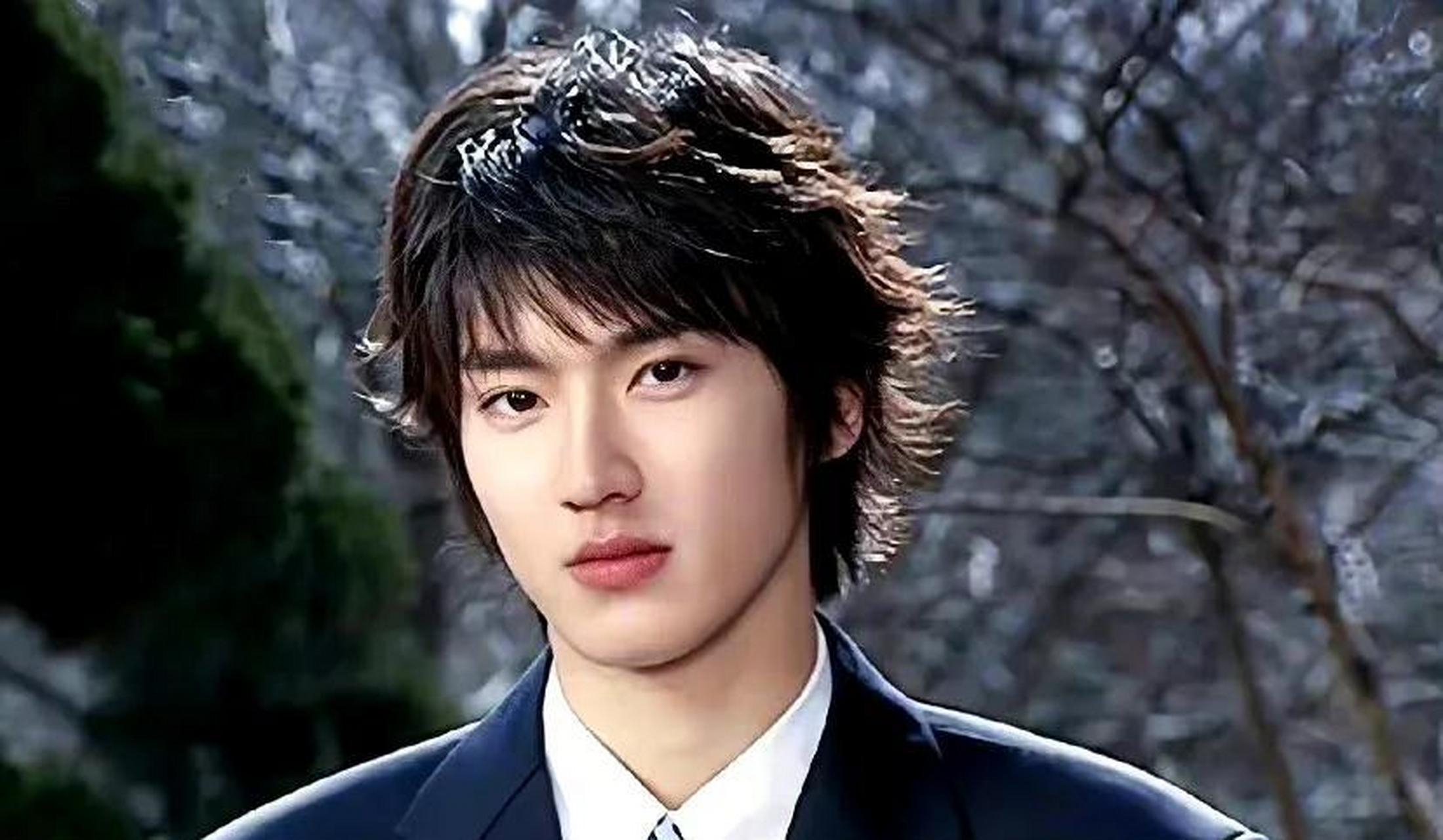 崔始源,登上热搜!  4月4日,许久没有消息的韩星崔始源,突然登上了热搜