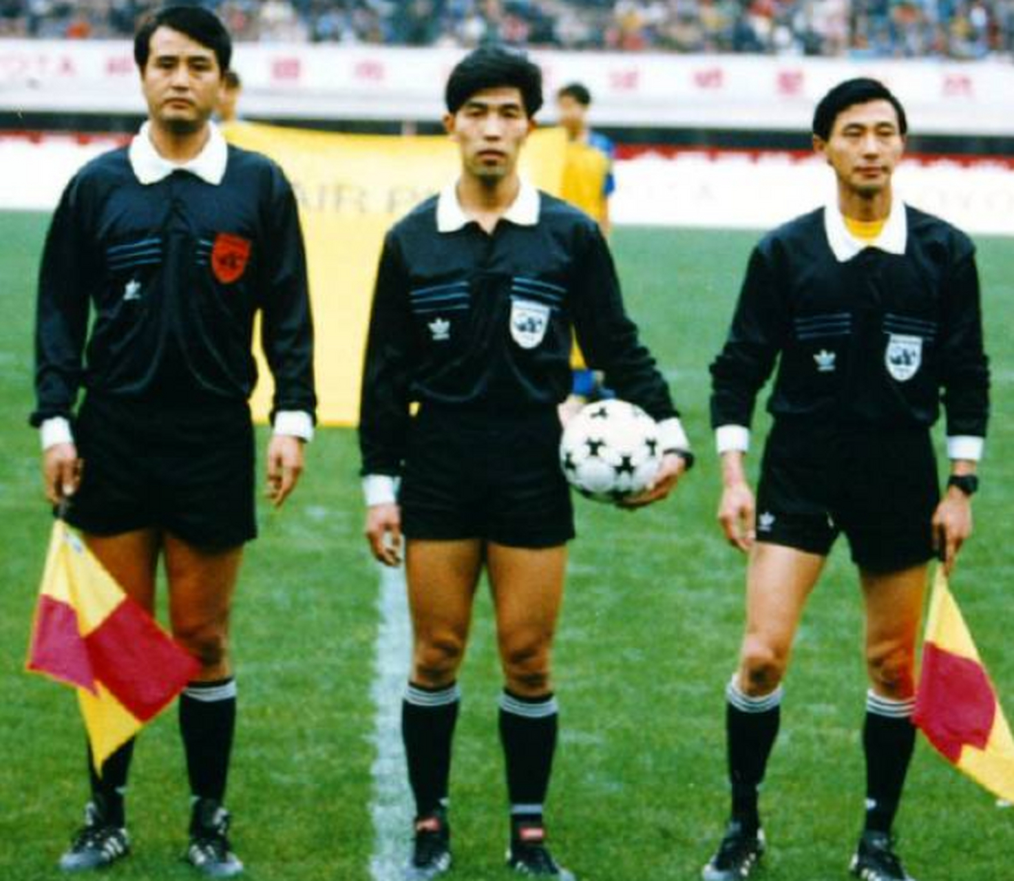 2003年11月9日,历史上第4次的上海滩德比大战,成为了决定末代甲a冠军