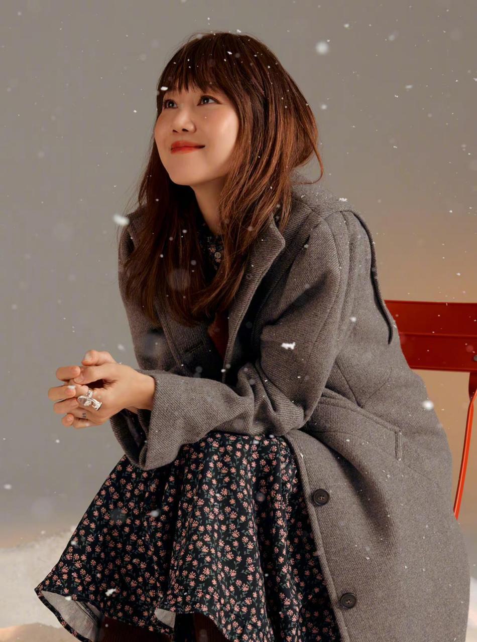 孔孝真xthursdayisland冬季画报,宛如森林精灵一般的孔布利,古灵精怪