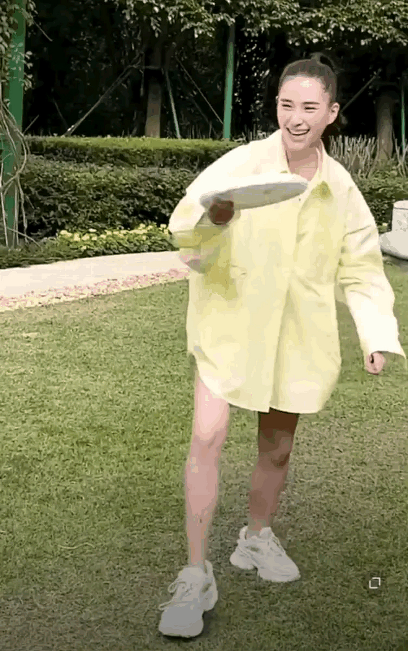 周冬雨官方身高162 周雨彤官方身高167cm 秦岚官方身高165cm 何超莲