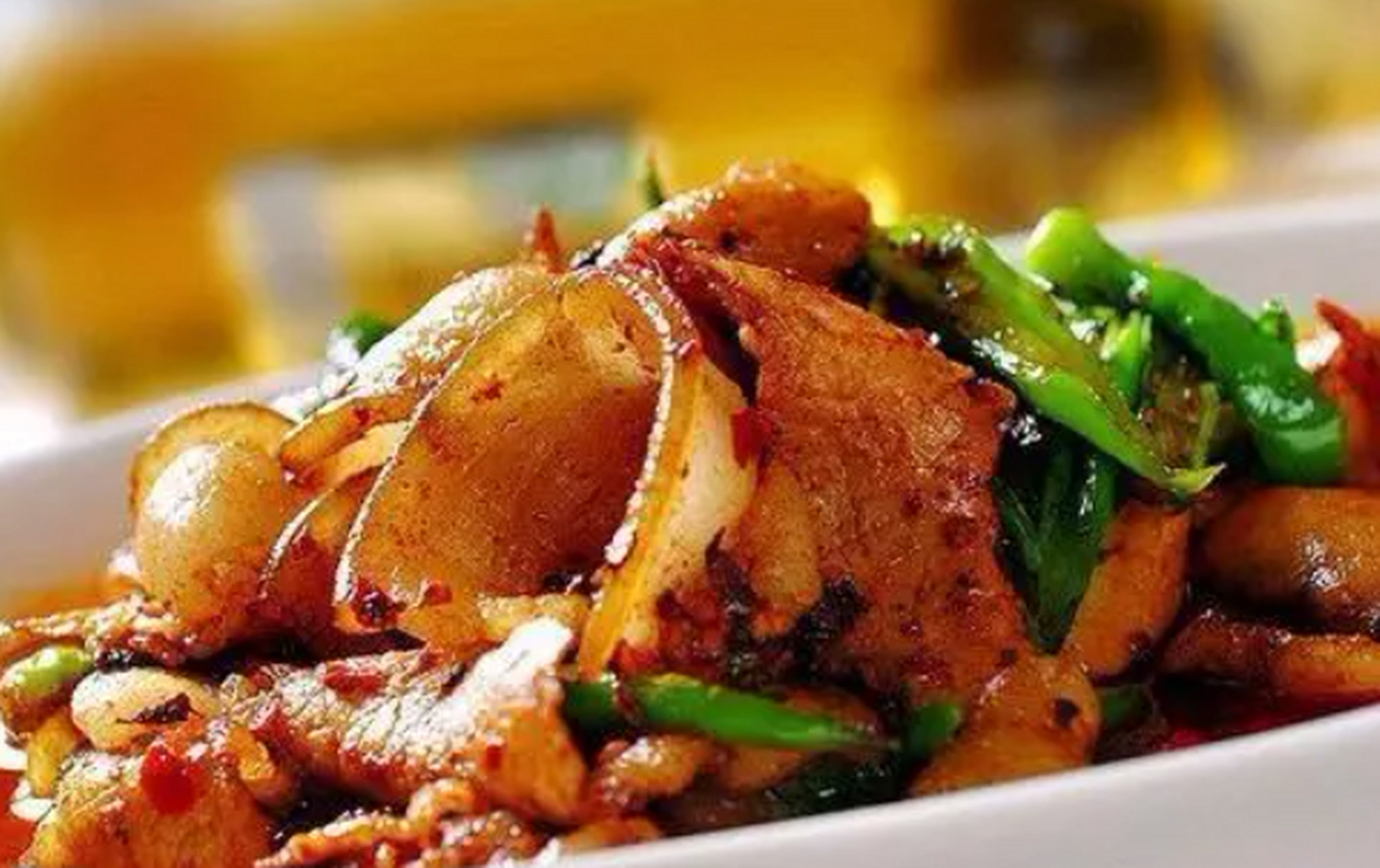 重逢巴蜀# 四川连山回锅肉是一道极为出名的四川小吃,以其独特的来历