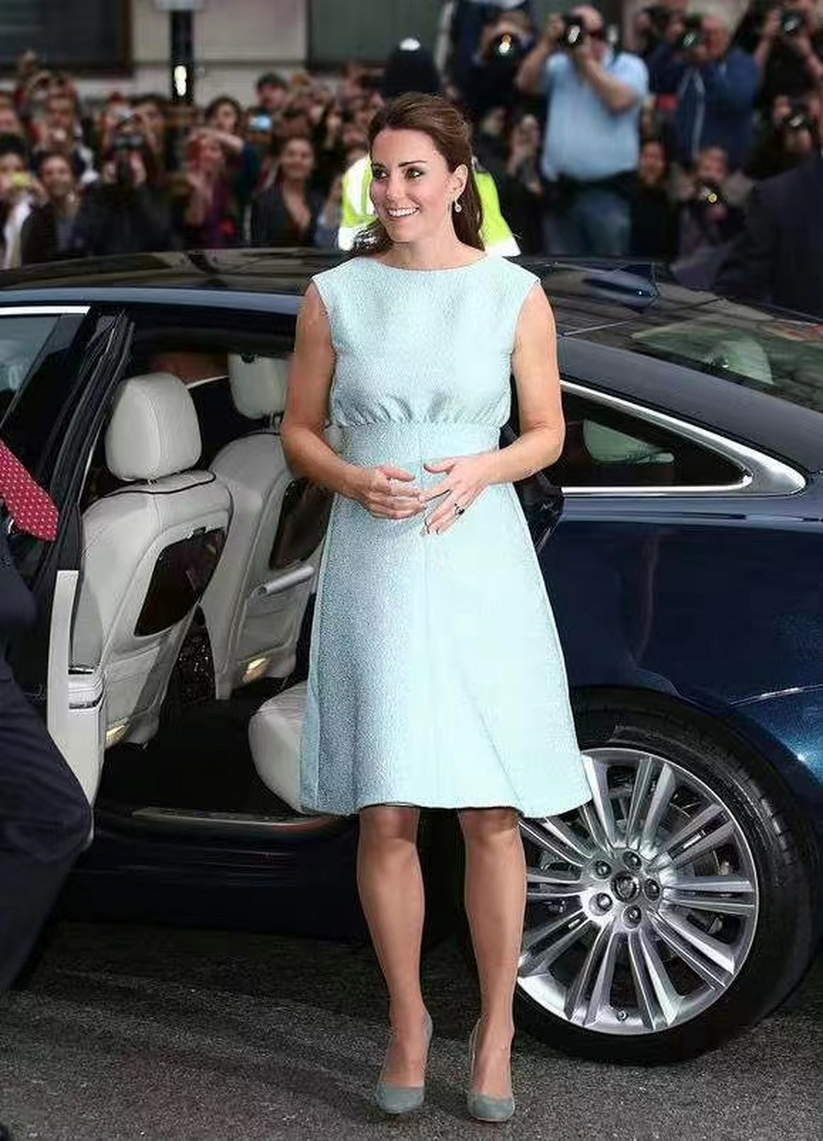 凯特王妃在孕期和其他孕妈妈一样,身材会有所变化,尤其是手臂看起来更