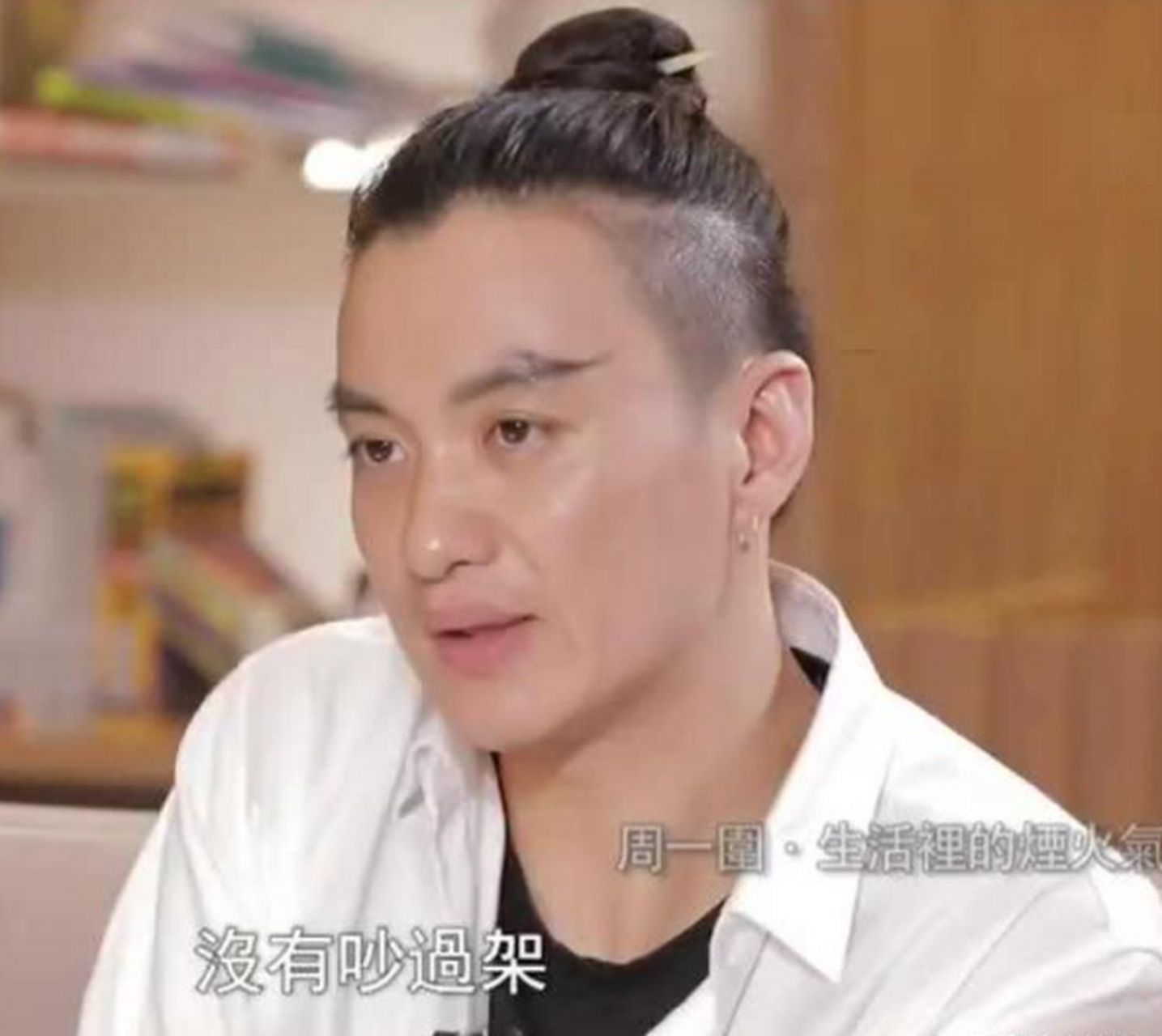 一次,鲁豫采访周一围问:"现在你也拍戏,朱丹也在拍戏,为了照顾孩子是