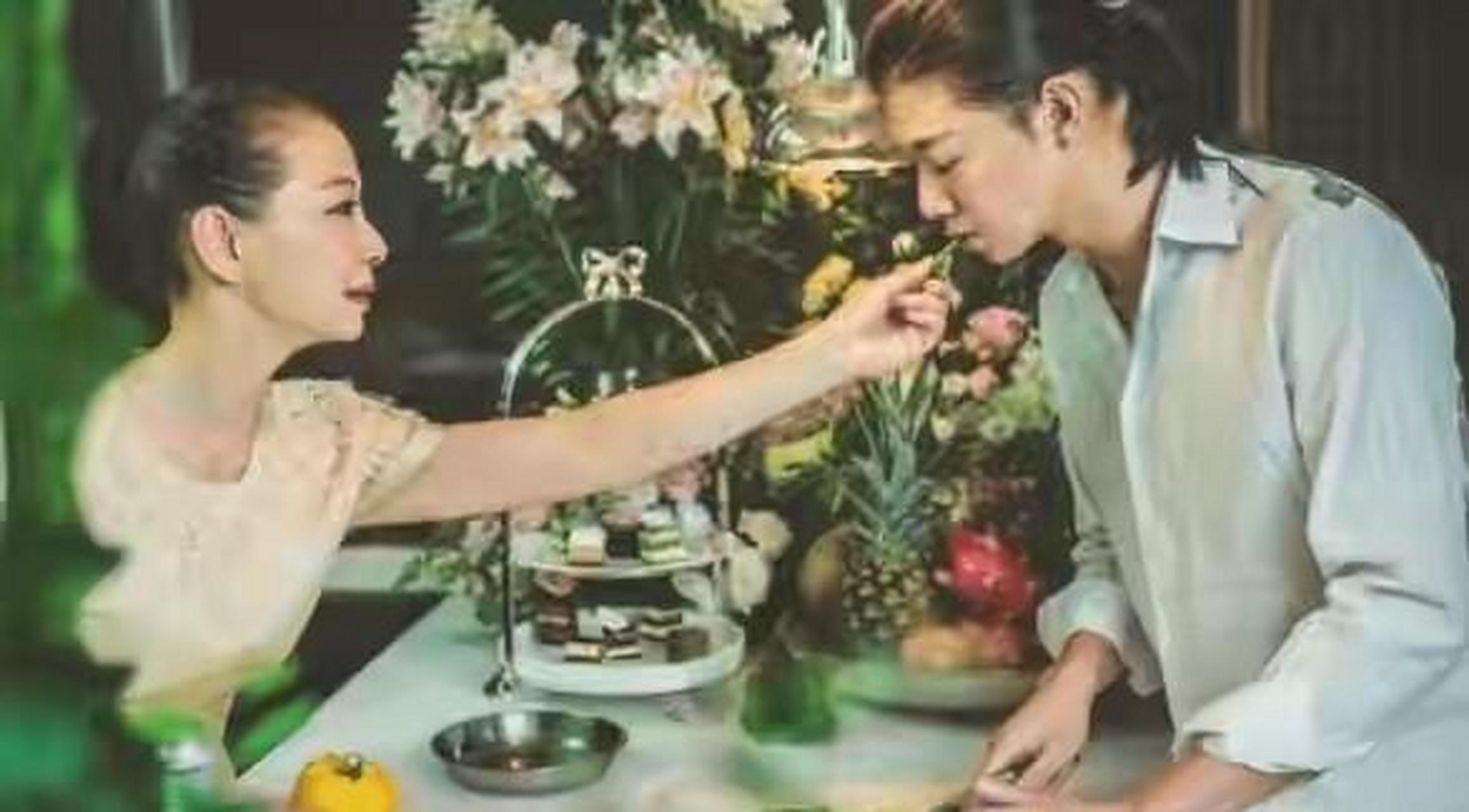 领动计划# 霍尊竟然与母亲拍婚纱照?这亲密程度不亚于真夫妻了