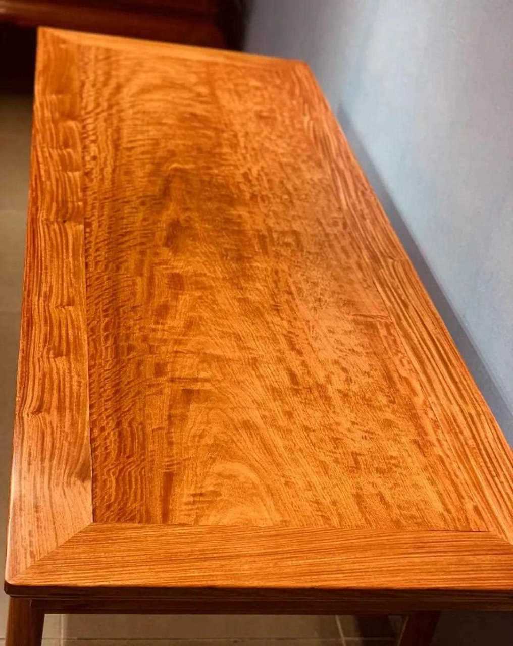 红木家具缅甸花梨木学名:大果紫檀,2米独板水波纹画案 规格:198*75*80