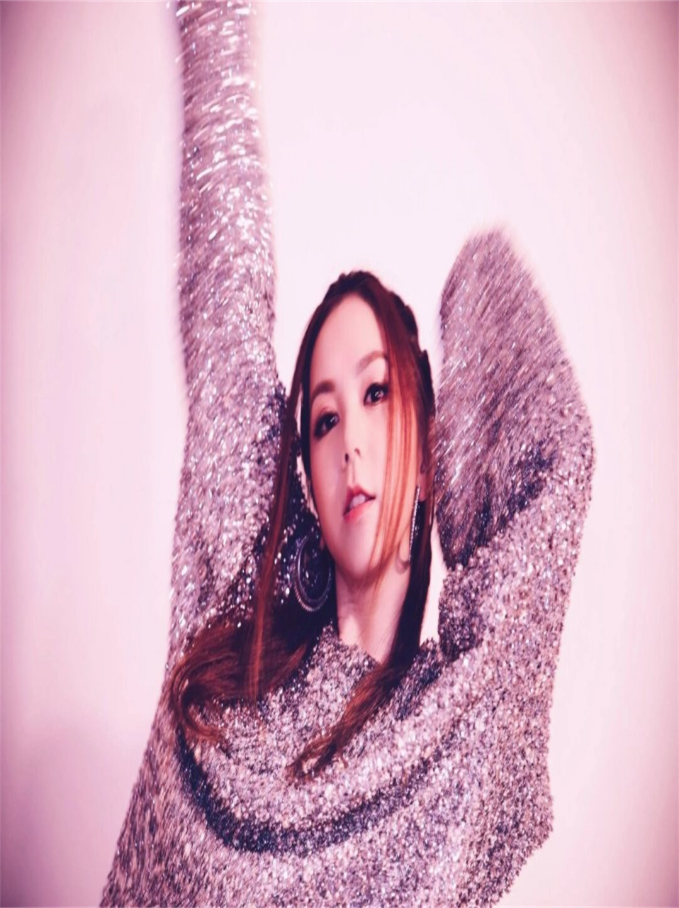 邓紫棋一路逆风  确实,早期的歌曲有一种难以言表的感觉,歌词写得非常