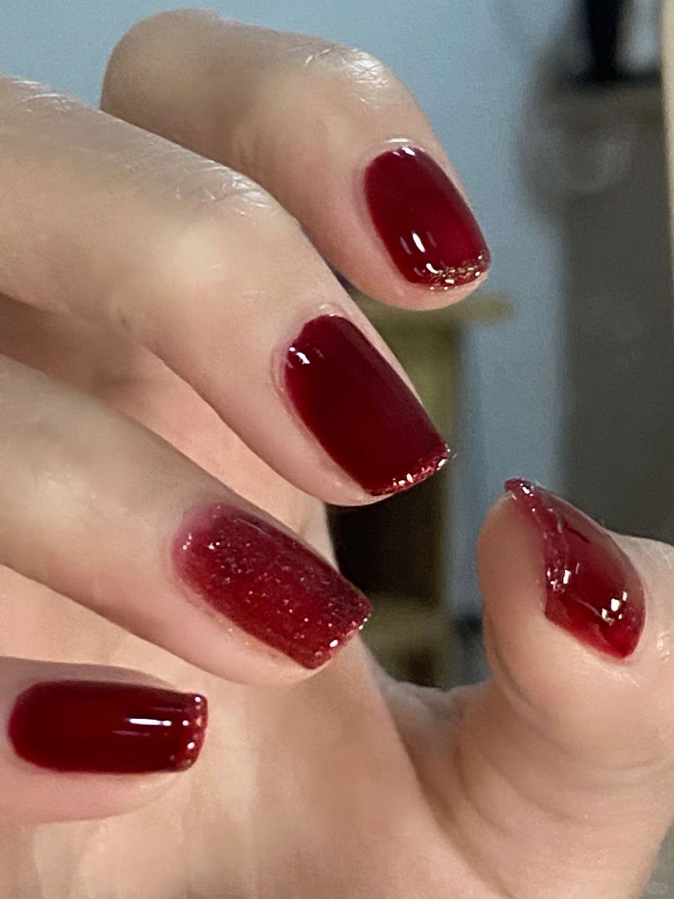 这个新年美甲直接抄  很正的车厘子红和酒红色 红色系都很显白 底色是