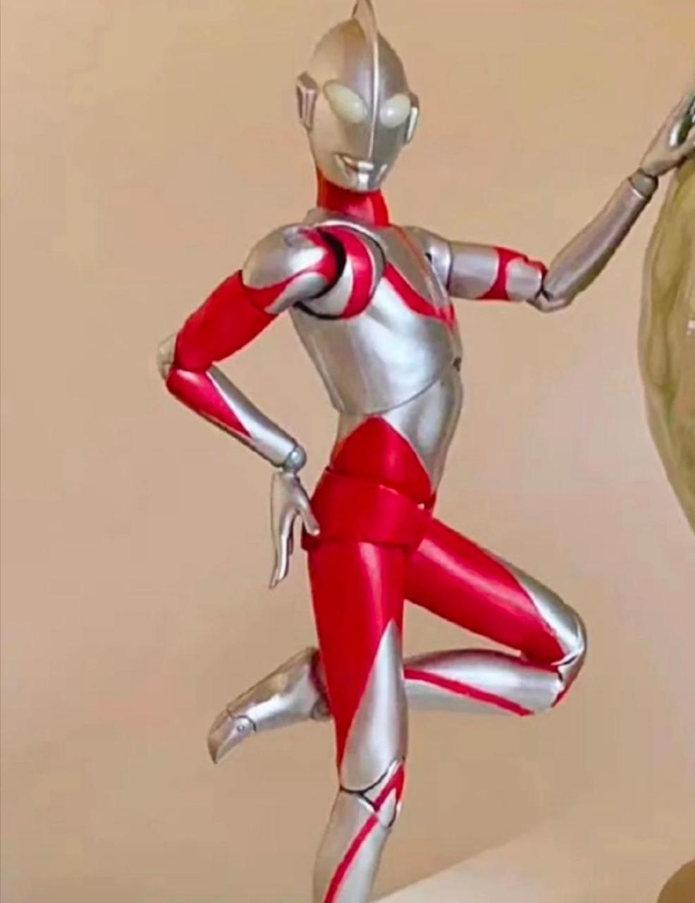 这年头,看奥特曼都如此妖娆. #搞笑趣味图