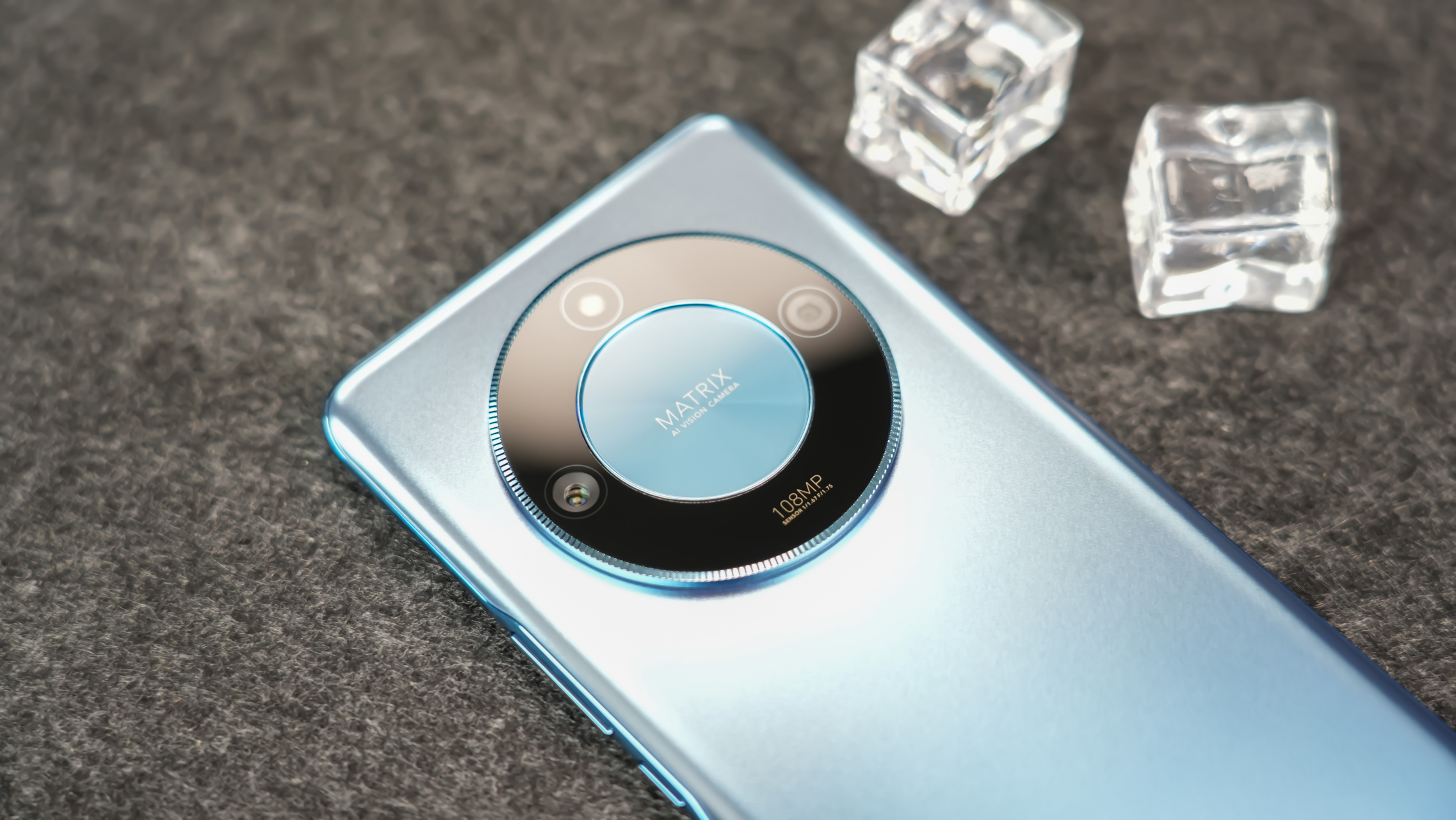 分享一组荣耀x50「勃朗蓝」图赏  十面抗摔曲屏 一亿像素大底主摄