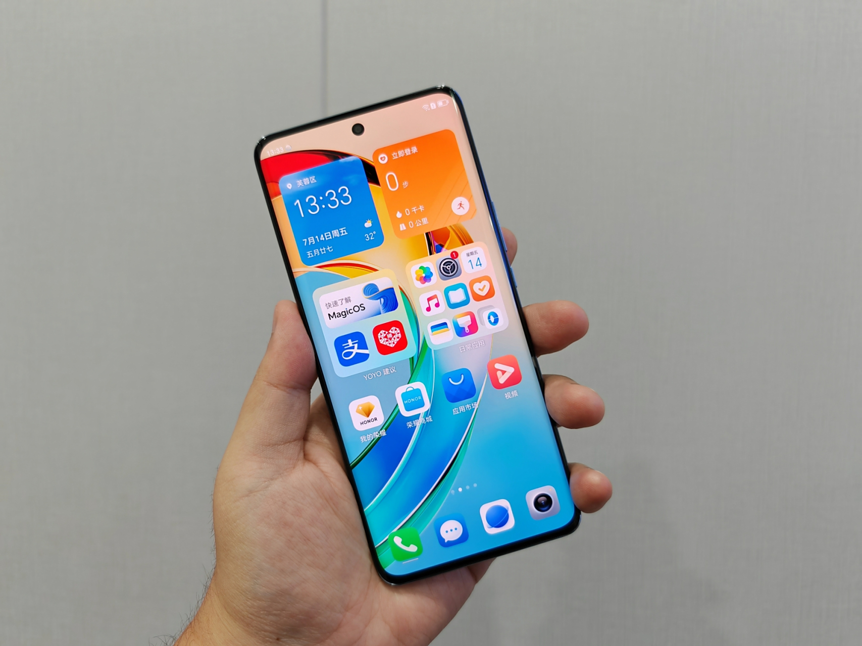 不知道大家发现没有,荣耀x50这款手机,是荣耀对标红米note12turbo的