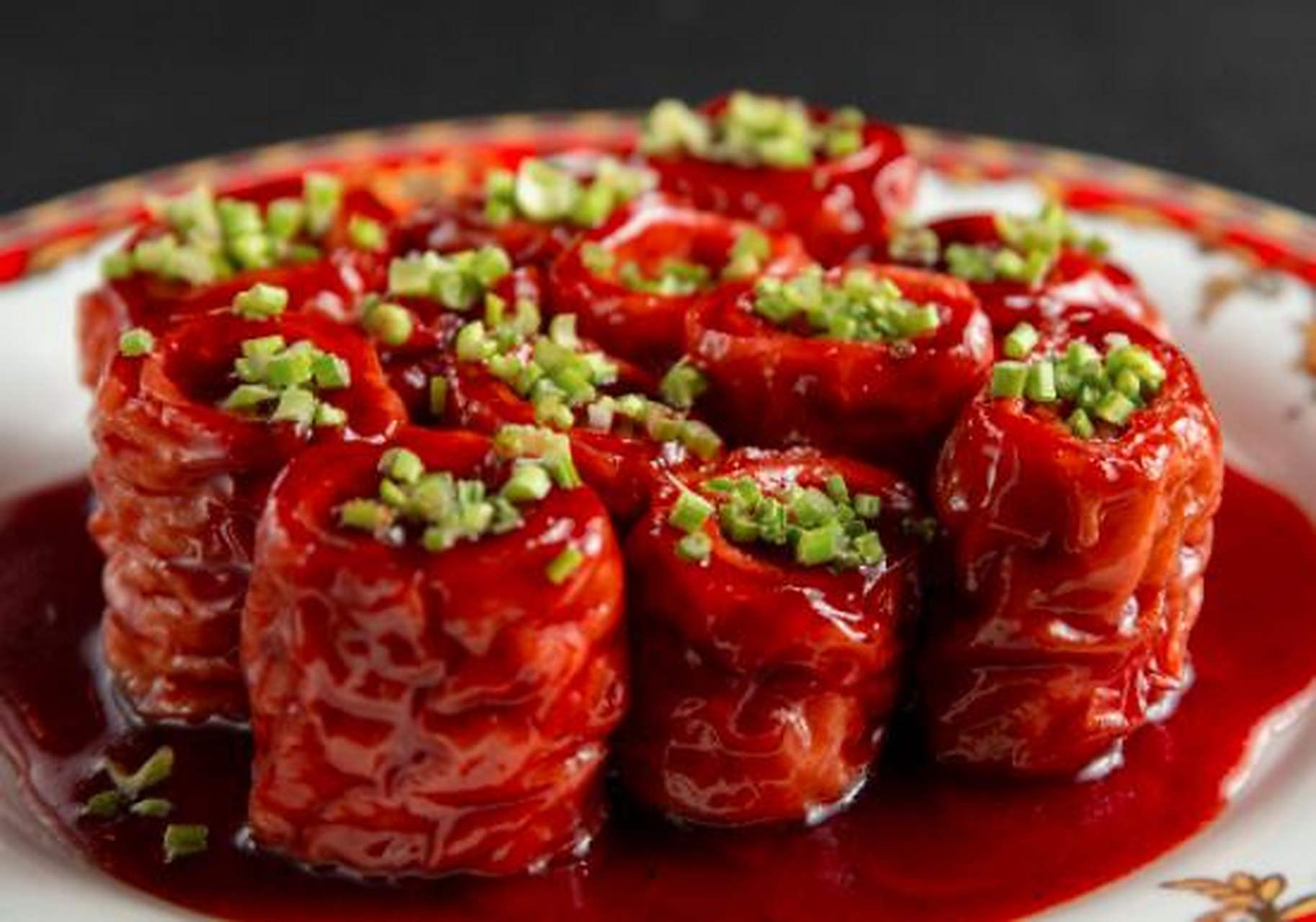 九转大肠是山东济南特色传统名菜,是鲁菜之济南菜代表菜,是清朝光绪初