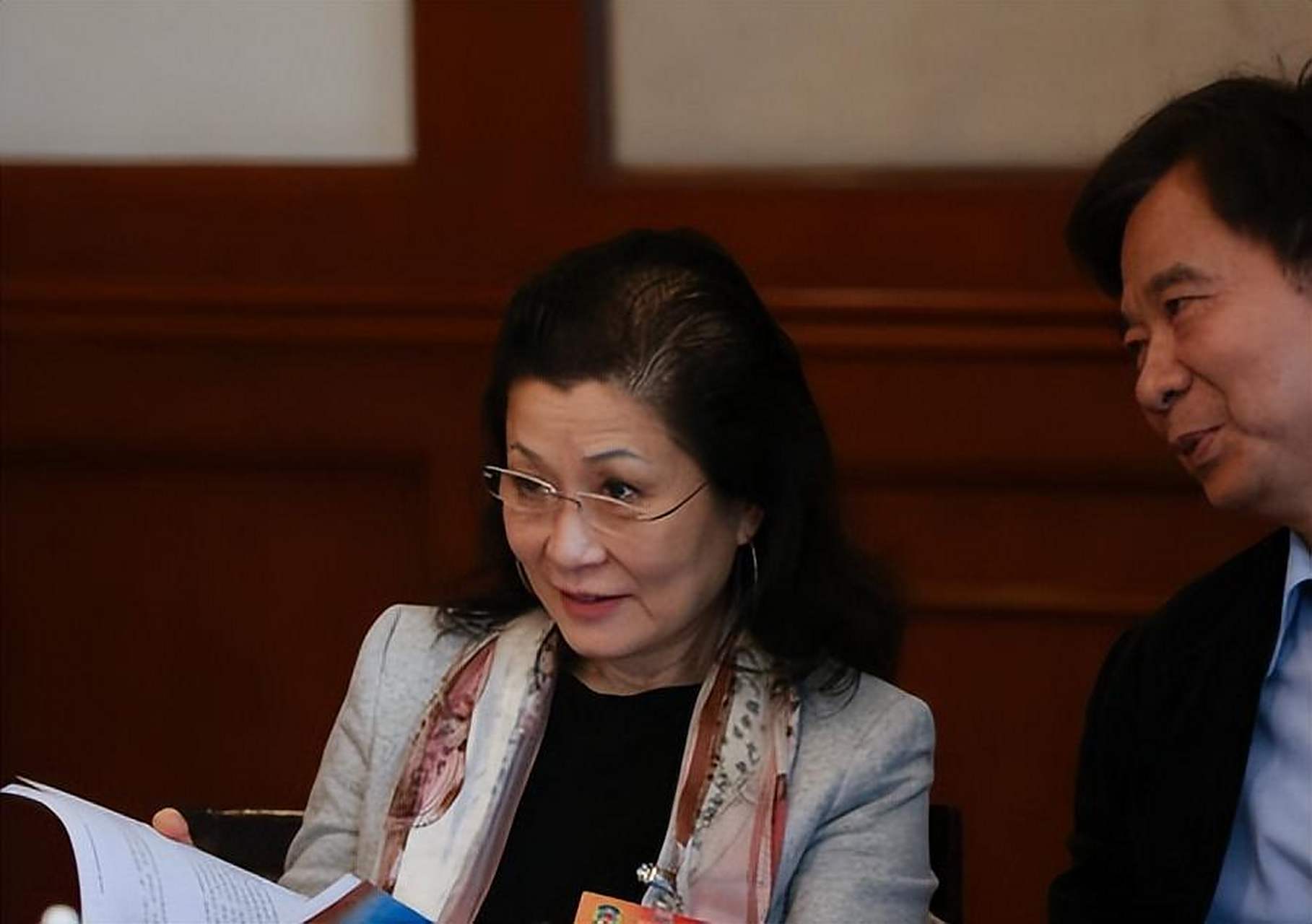 总理女儿朱燕来,谦逊和善有担当,年近70仍然致力于扶贫和教育 朱燕来