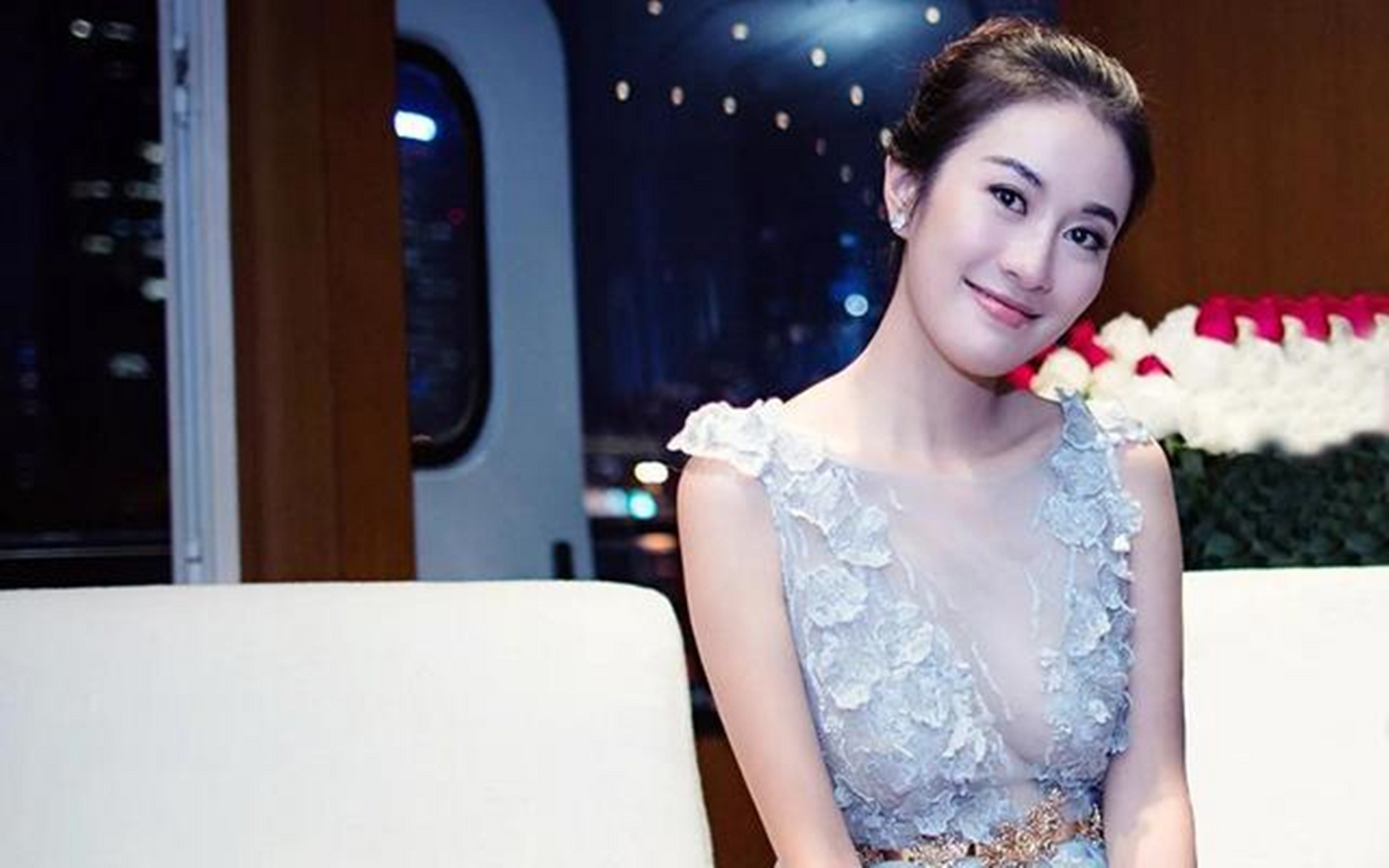 43岁叶璇晒婚纱照官宣喜讯,笑容灿烂幸福甜蜜,近日女星叶璇在社交平台