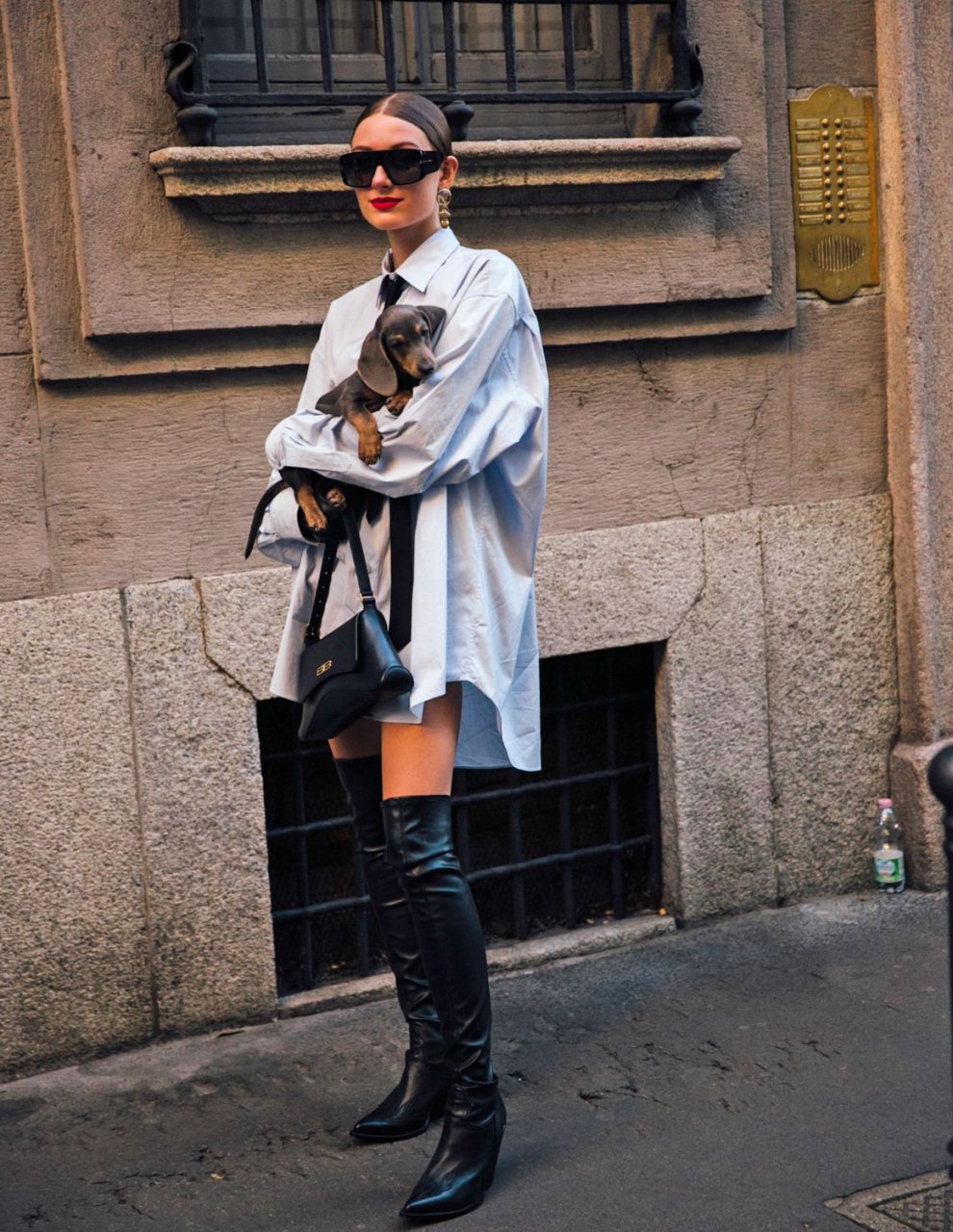 米兰2024春夏时装周场外街拍,时髦穿搭,先「型」一步,弄潮儿玩转多元