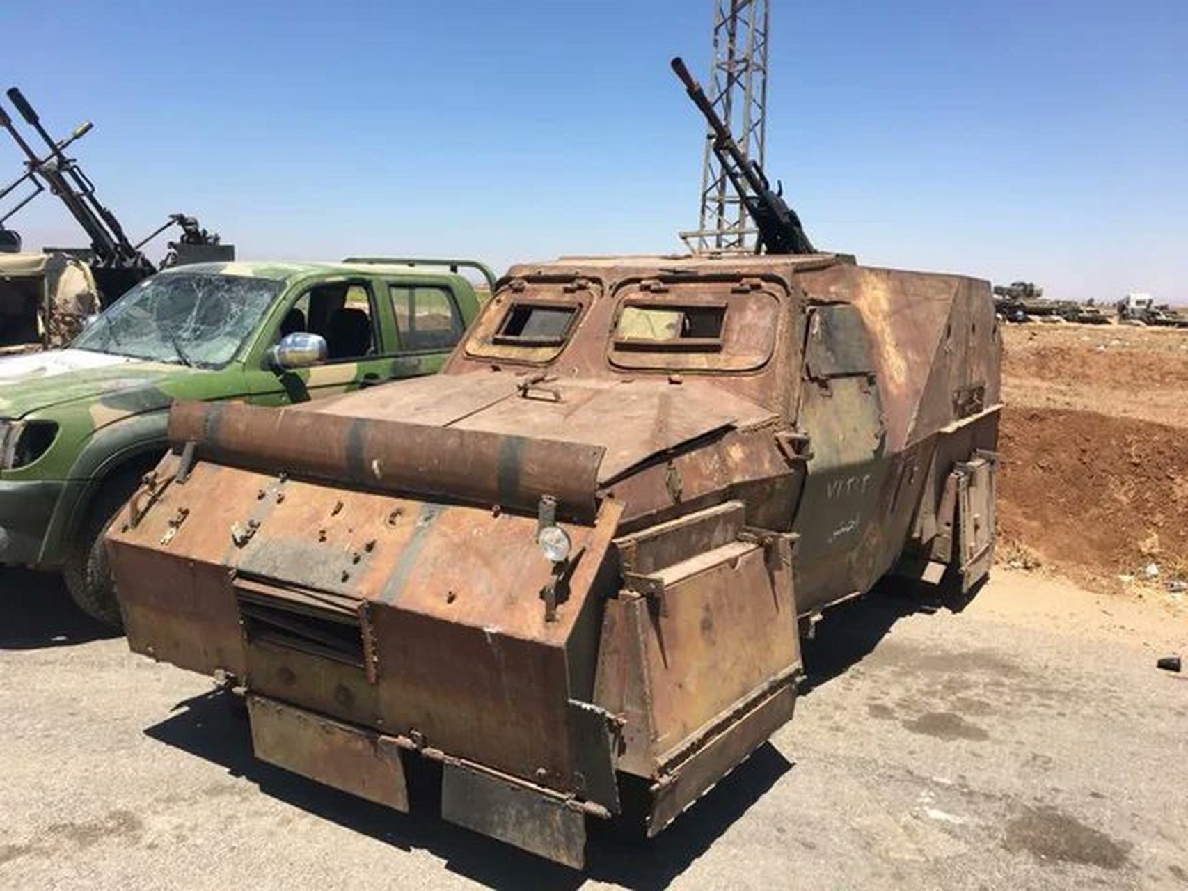 btr-40装甲运兵车也是一款战地多变手,被各类武装征用并进行改进.