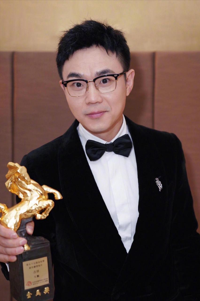 演员,大鹏说,我曾经是主持人,一个节目有六个主持人,我最大的愿望,就