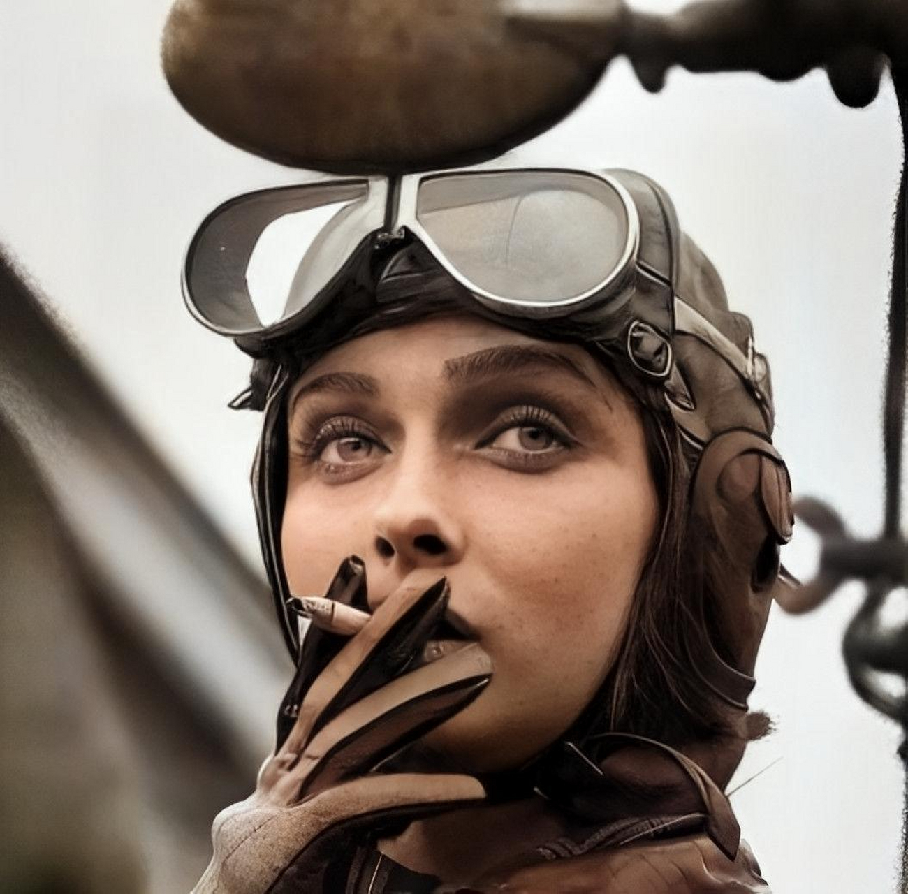 大家都知道她在起飞前抽烟!