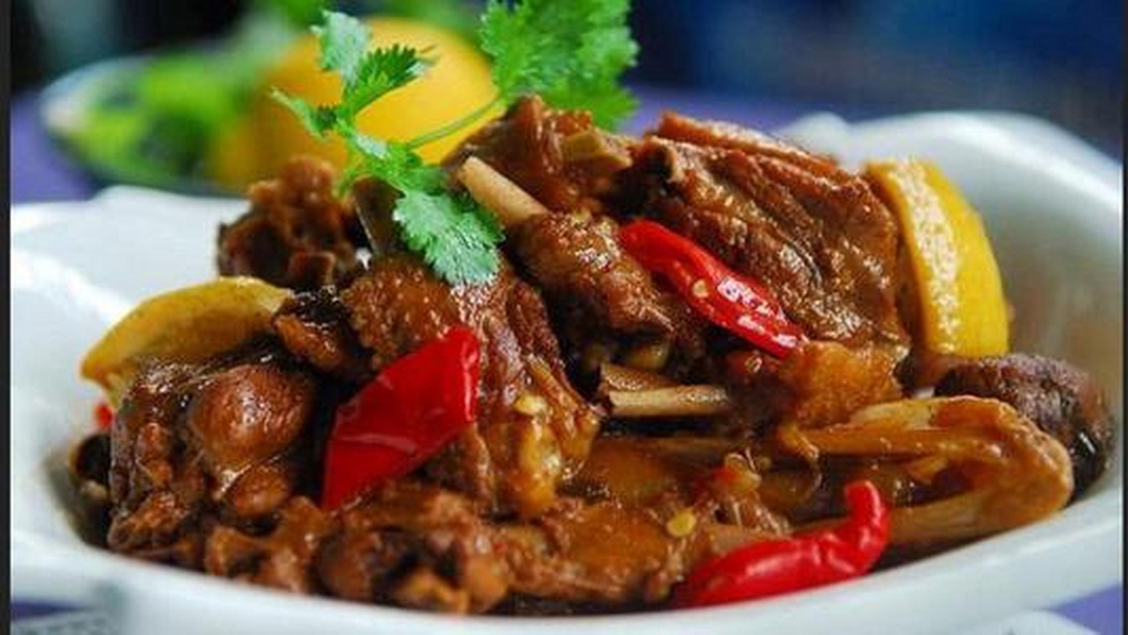 来南宁一定要试下这个美食:柠檬鸭是广西南宁市武鸣县一带的特色菜肴.