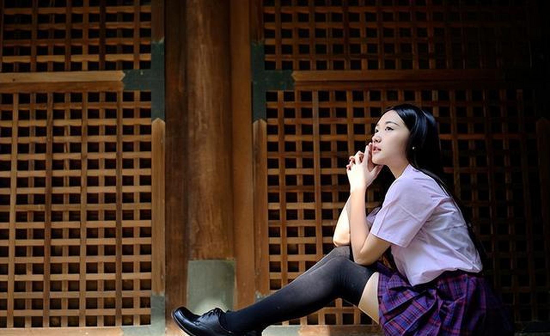 放学后的清纯学生装青春美少女