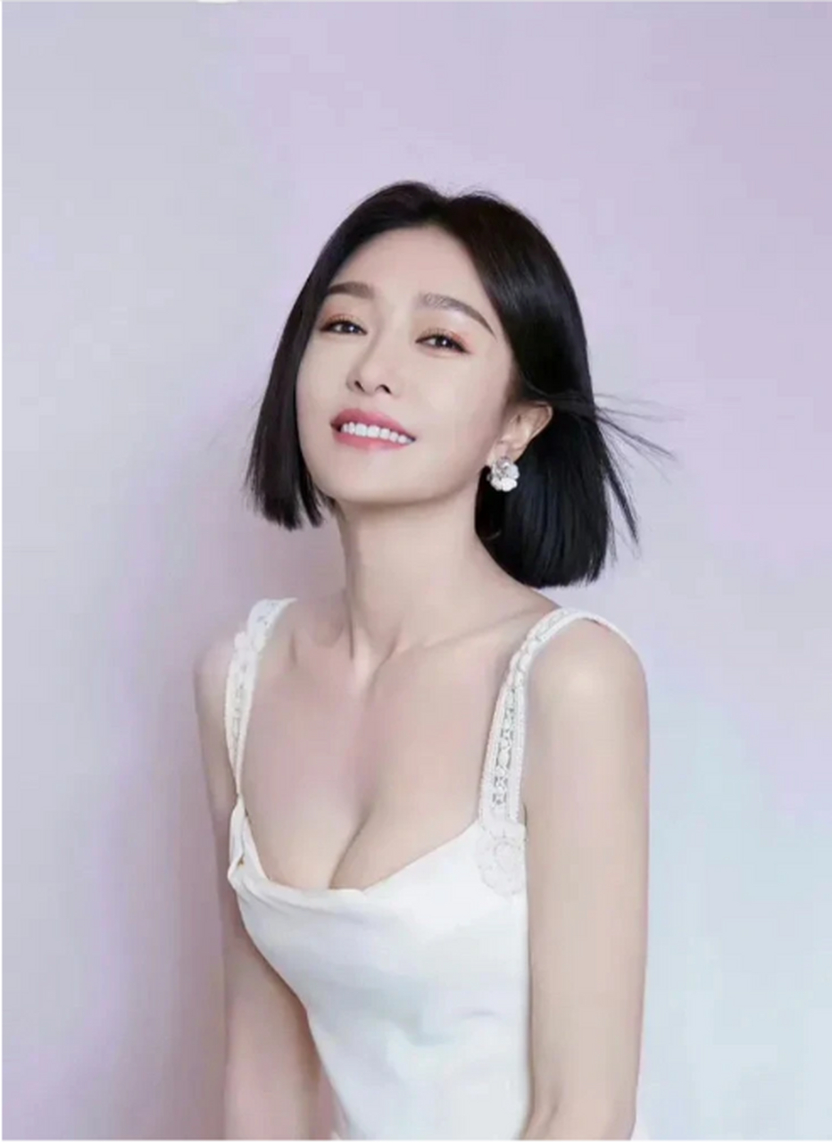 3月29日,大明星秦岚在节目中坦白了,她说:对于感情,慢慢来是最好的.