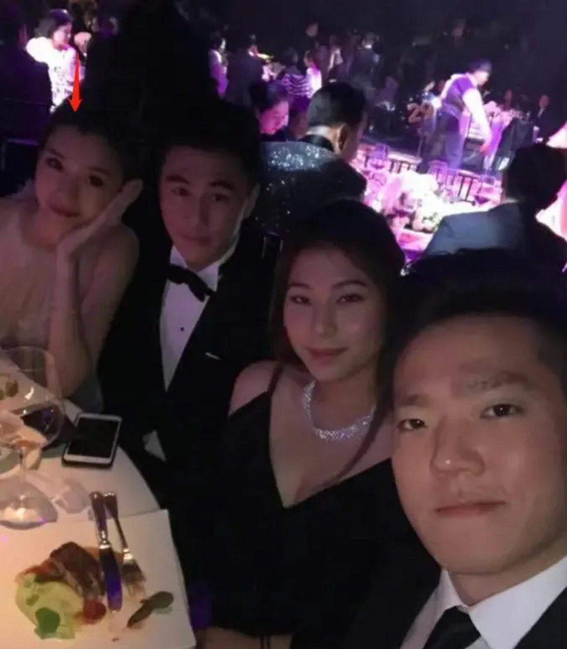 王厚杰不是何猷君的表哥,他是谢玲玲的外甥,也就是香港名媛林恬儿,林