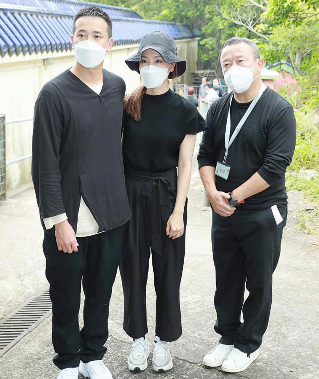 中午时分,曾志伟与儿子曾国祥及儿媳王敏奕接受媒体访问,简单的谈了