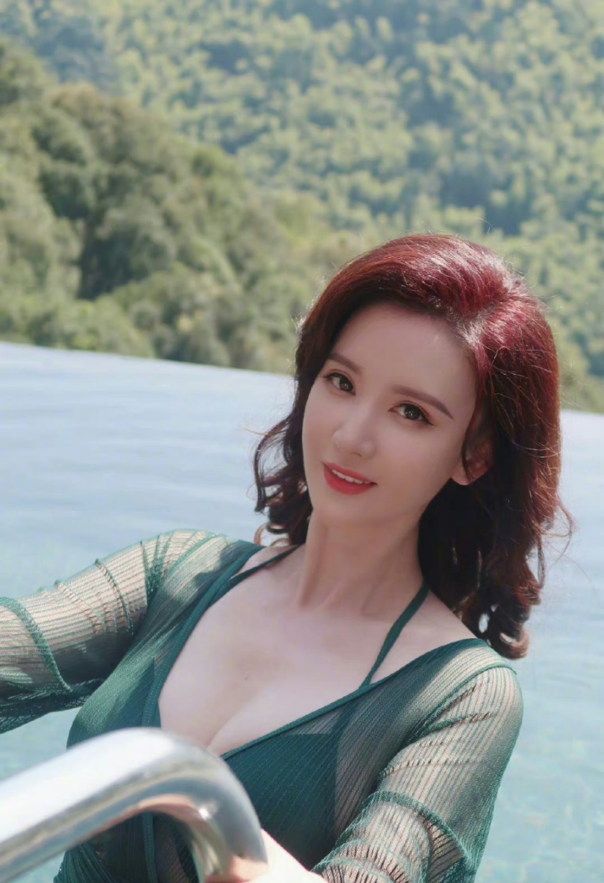 42岁的张萌全身上下都散发着一股魅力.#张萌