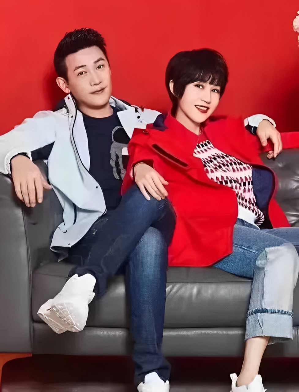 陆毅娶了鲍蕾,郭京飞娶给了鲍莉.陆毅成名早,所以受到岳母的喜爱.