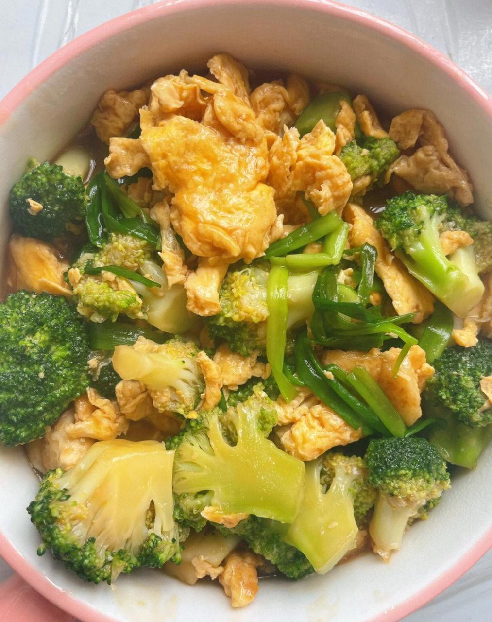 西兰花炒蛋[鸡蛋]西兰花炒鸡蛋,好吃!