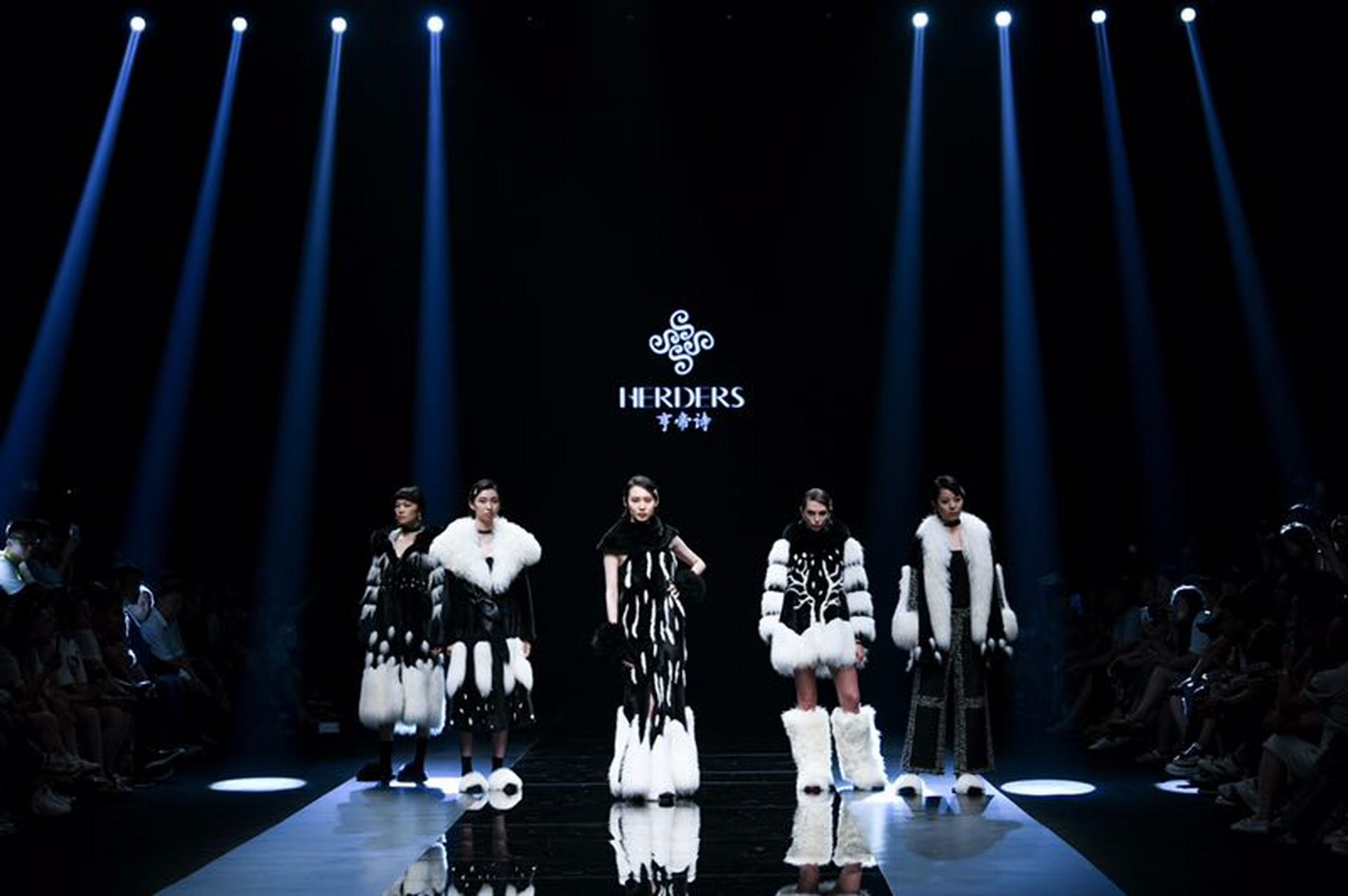 海宁皮草领导品牌——亨帝诗 在皮草市场当中,亨帝诗现如今已经是整个