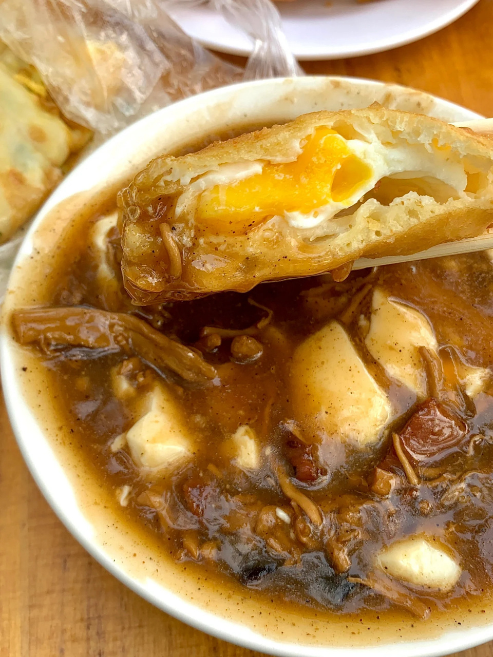 开封美食之本人最爱胡辣汤豆腐脑两掺  肉胡辣汤掺豆腐脑真的值得早起