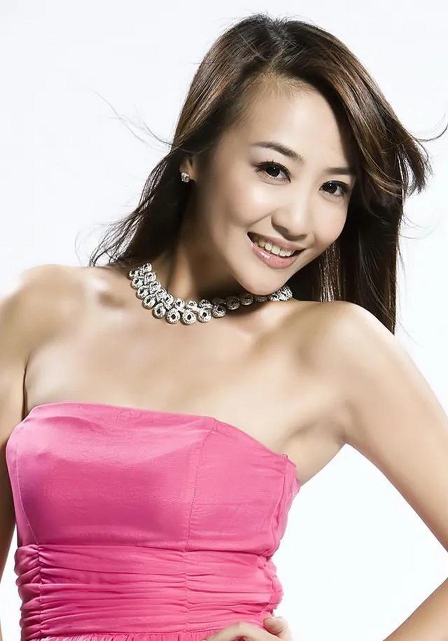 浙江卫视美女主持左岩