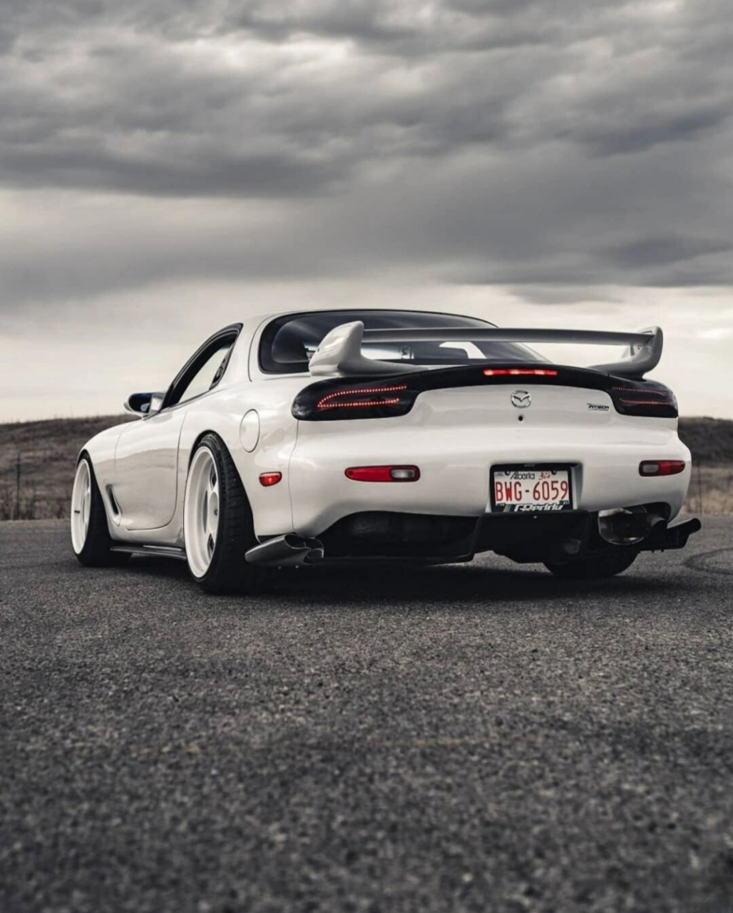 最漂亮的马自达,没有之一  1991年面世的fd3s跟我同龄,是一个长得巨帅