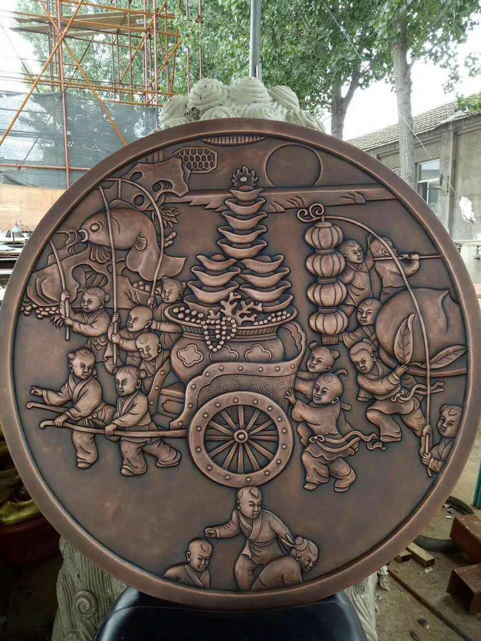 锻铜浮雕# #盛艺铜艺锻铜浮雕# 铜浮雕的花纹种类丰富多样,可以根据