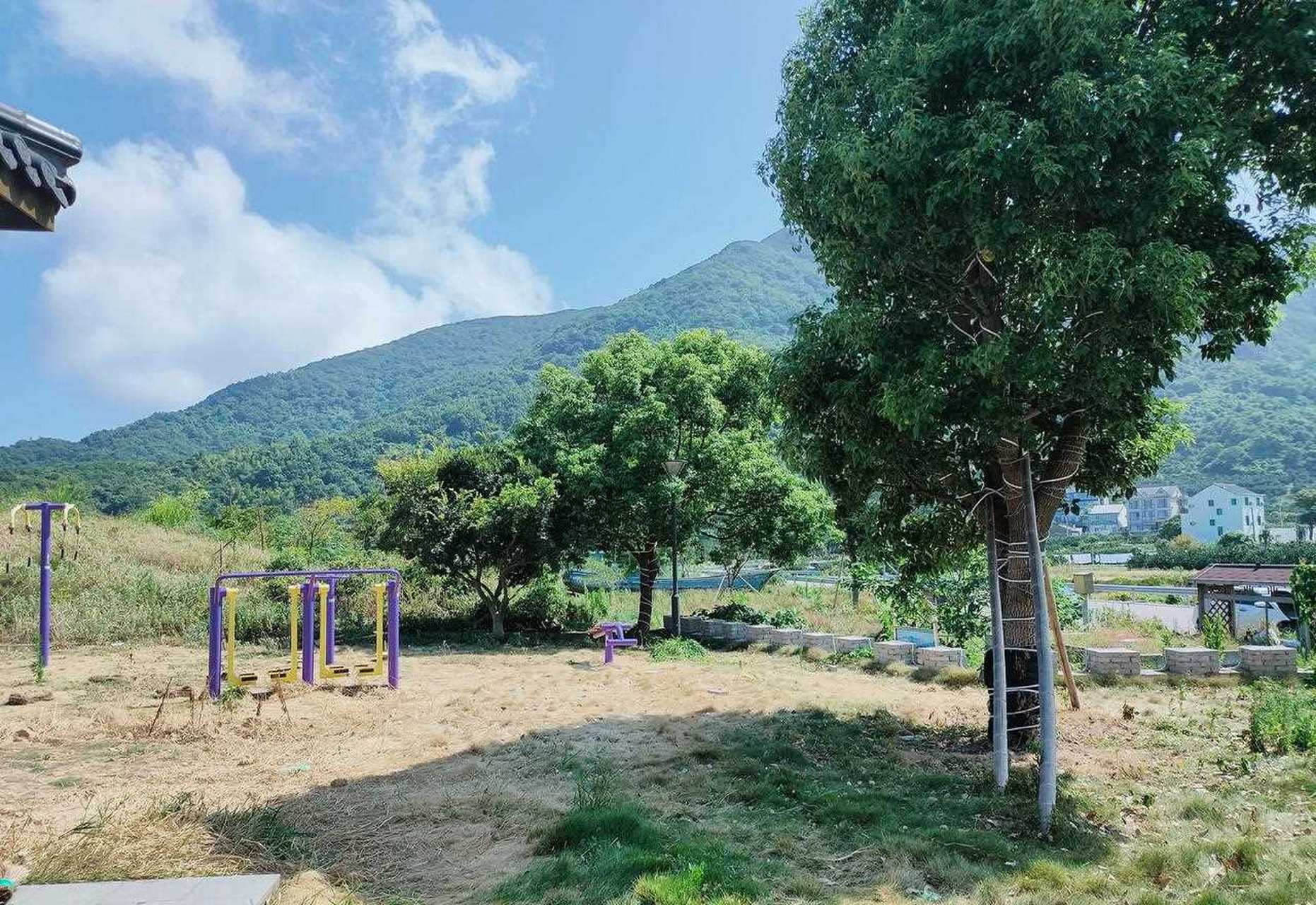 朋友推荐的南田岛的沙滩,从象山开过来大概要近2个小时,一路山清水秀