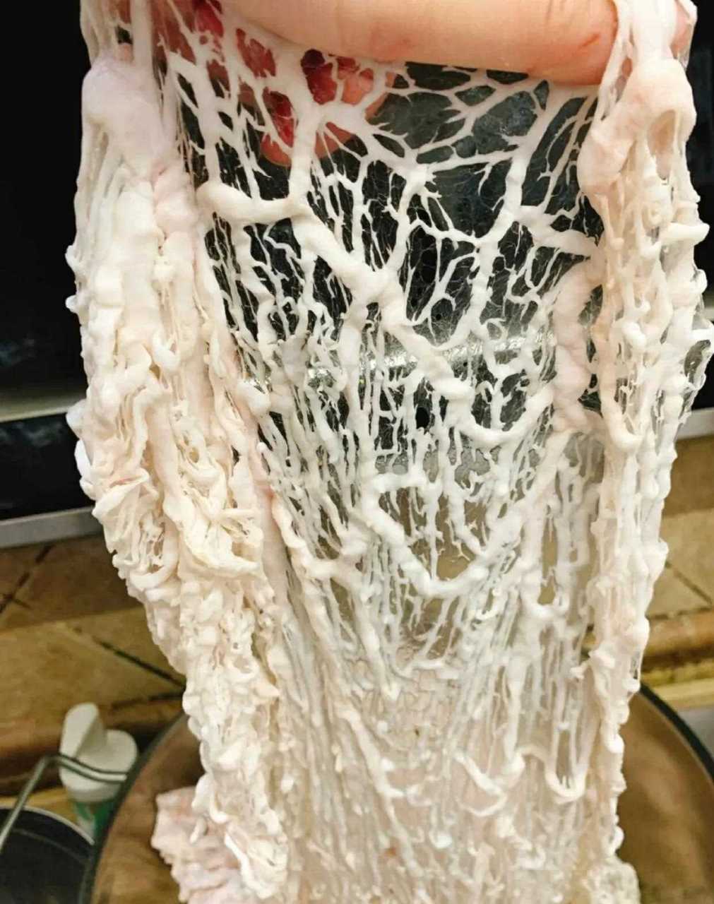 昨天小姑子家杀猪,带了一些猪网油和猪板油回来,老公看见了把小姑子说