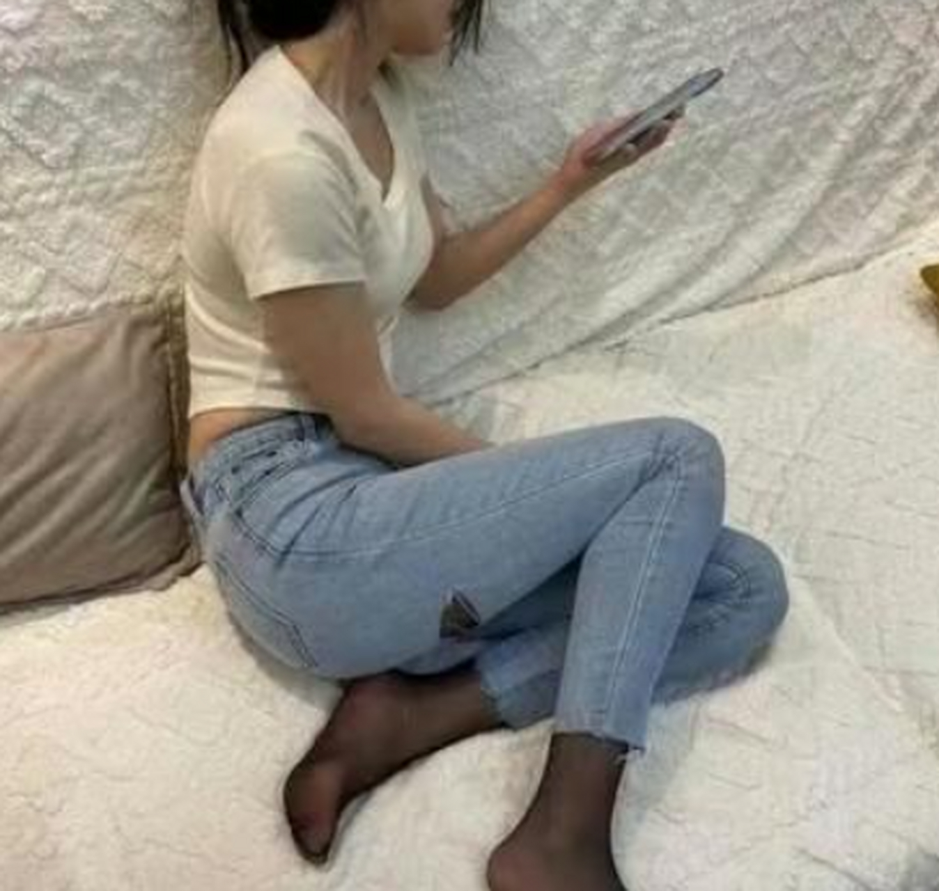 不懂就问,丝袜为什么要穿在里面呢?你们女友也这样吗[疑问]