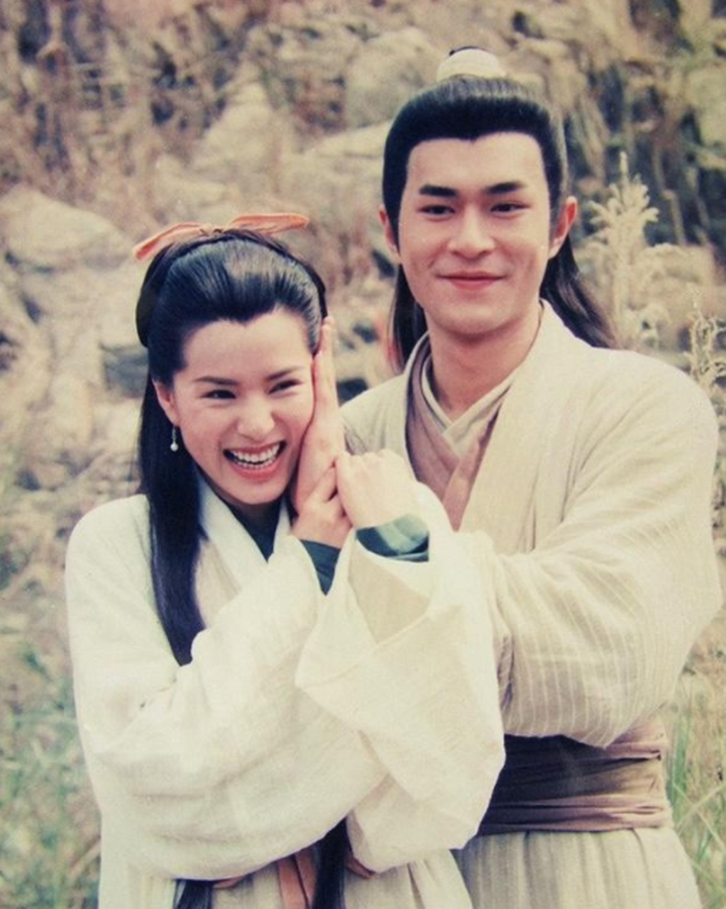 2013年,李若彤在飞机上遇上周润发,发哥问了她一个私人问题,李若彤憋