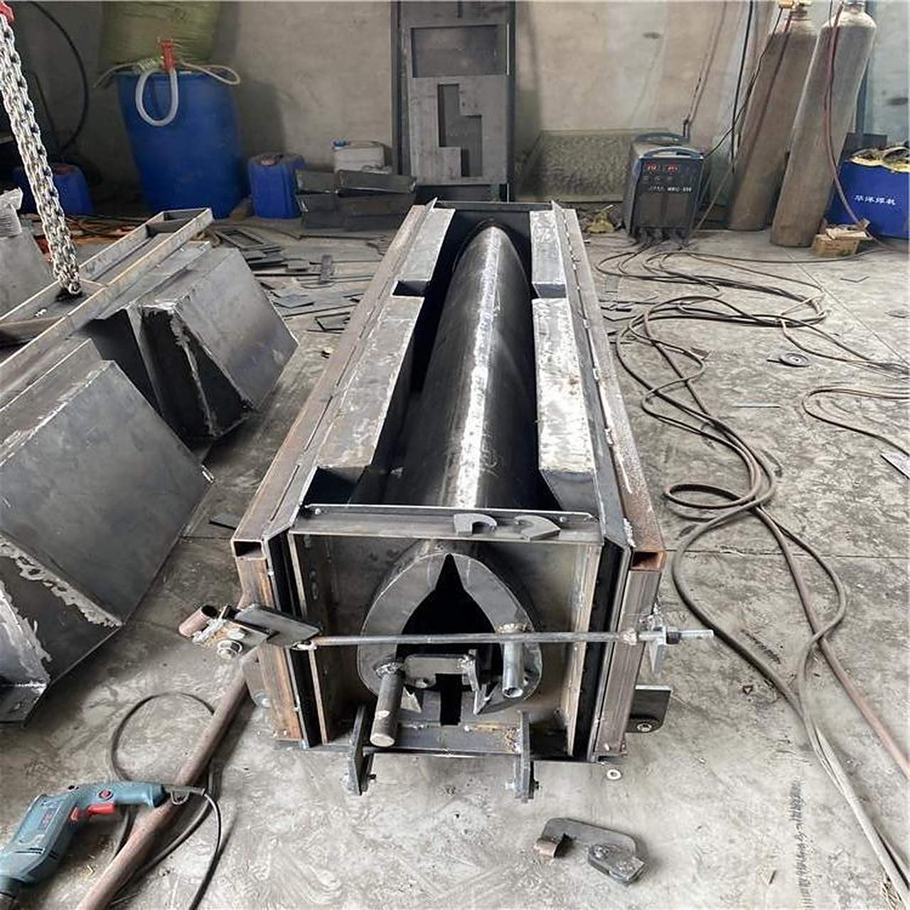 农田排水沟模具材质:以钢模具为主,因为钢模具