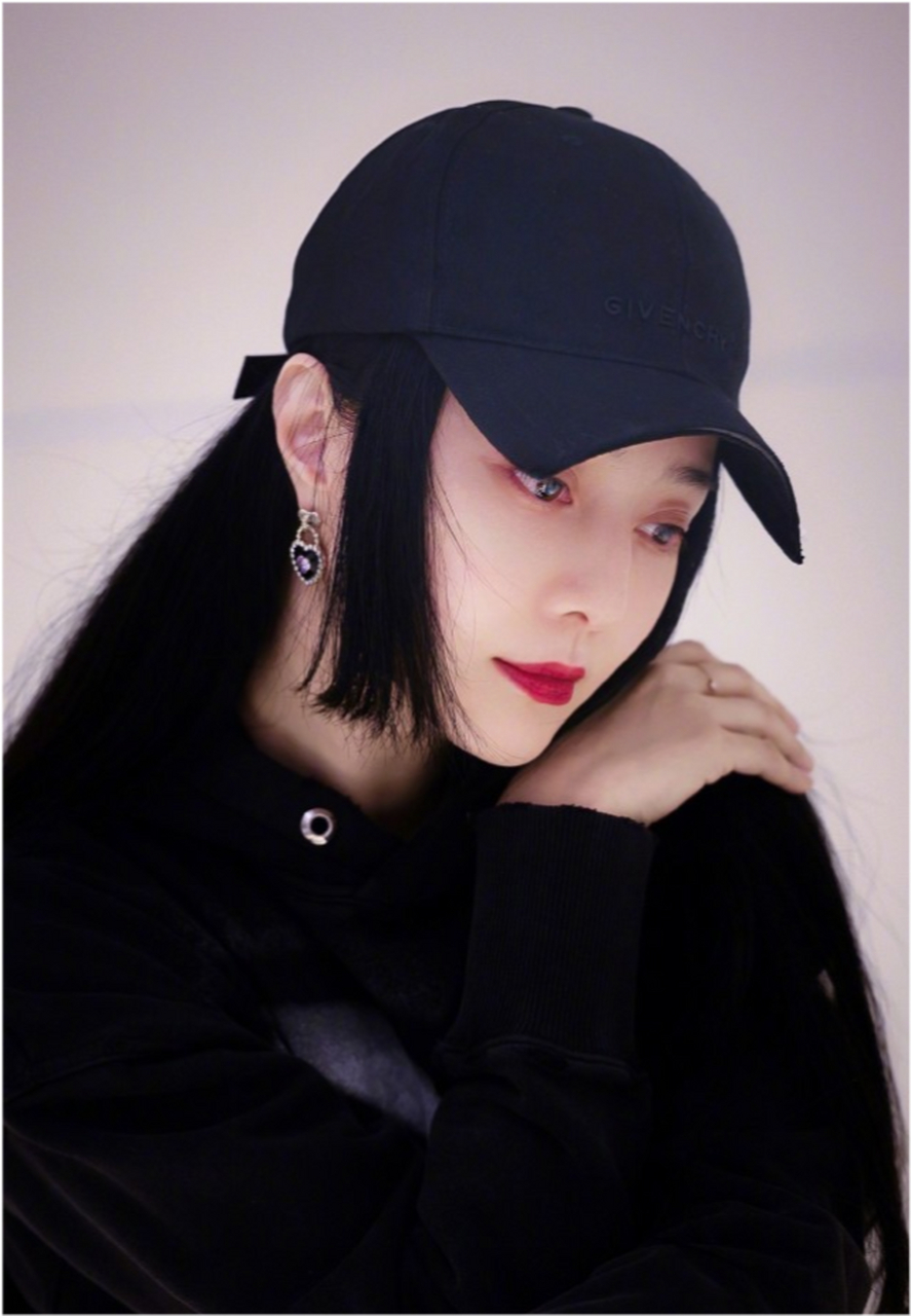 范冰冰高调回归排场真大!穿黑色换发型堪比"换脸",在海外爆火