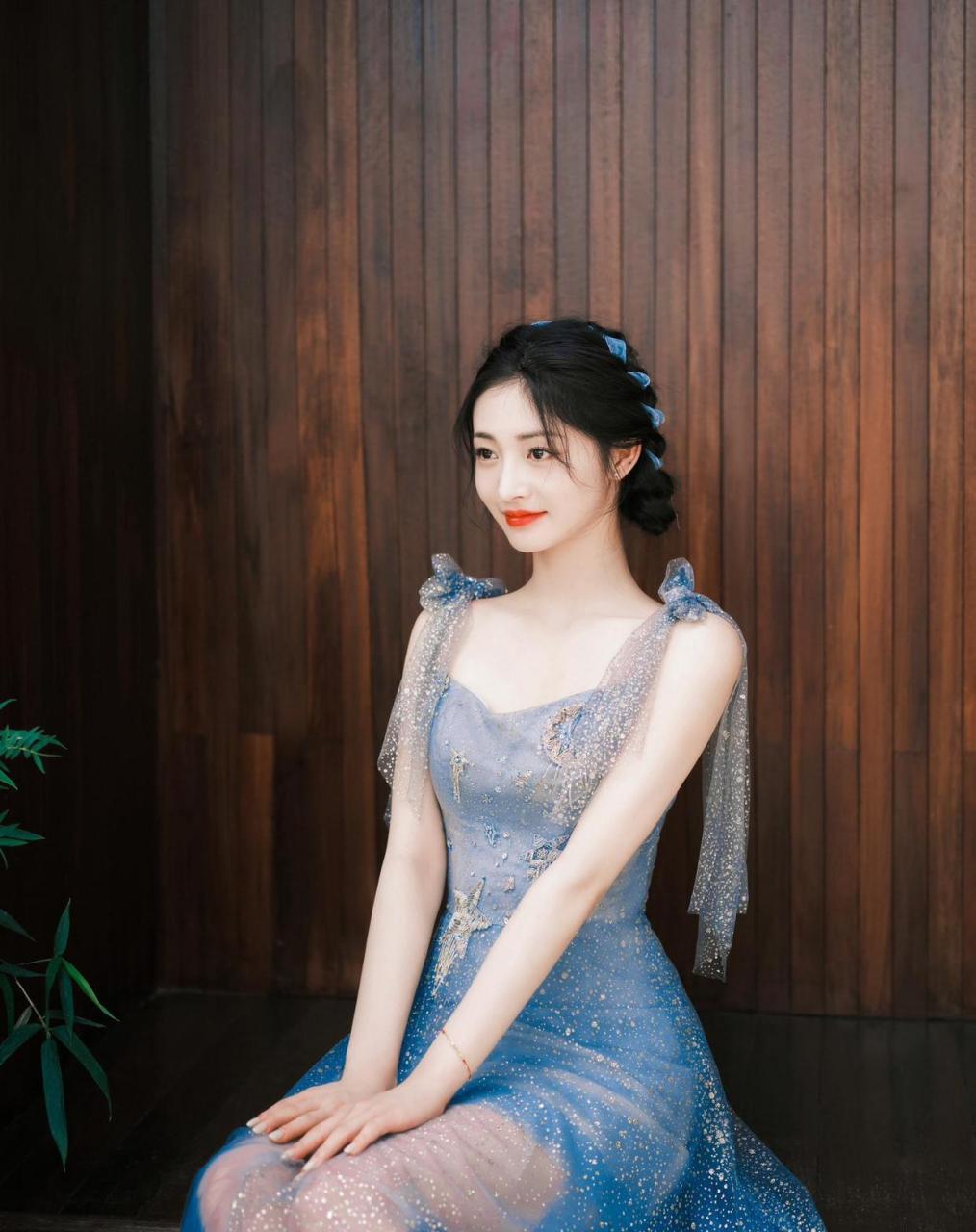 贵气感蓝色亮片礼服,优雅美女写真