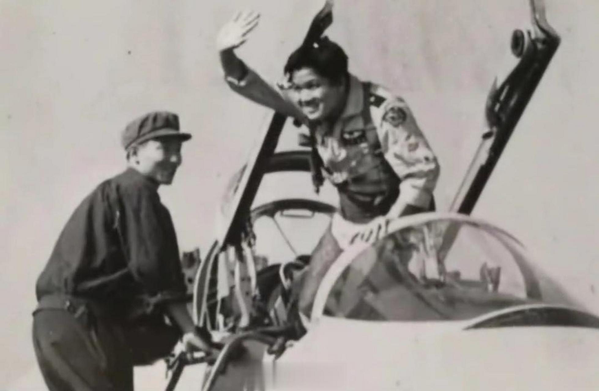 1981年8月8日,台军飞行员黄植诚弃暗投明,驾驶f5战斗机返回大陆,获得