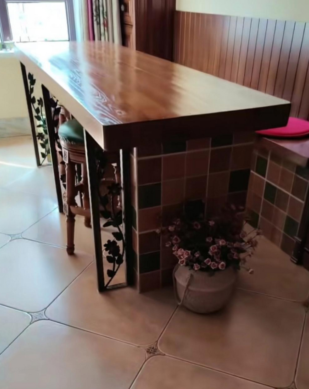 你们喜欢这样砖砌的餐桌吗?看着是不是很结实,这样的其实也不错