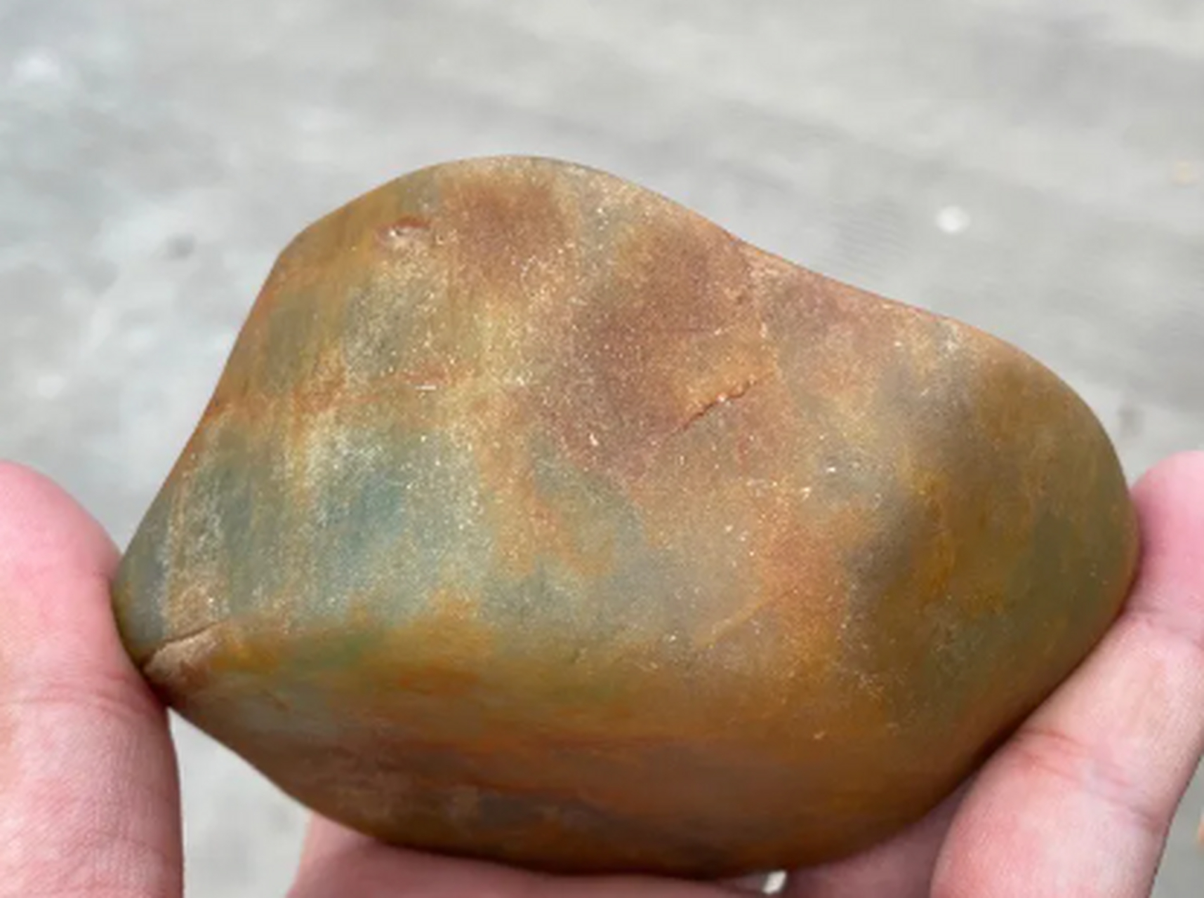 点击头像看直播##翡翠原石#  大马坎水石,油性十足,整块脱沙,高高