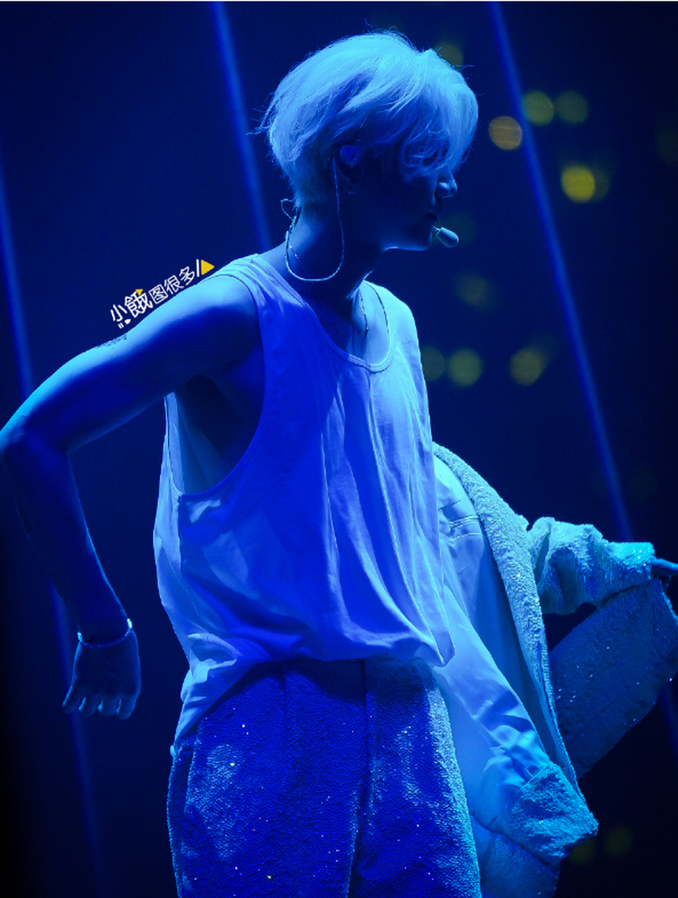 鹿晗演唱会不敢读的灯牌,内容令人羞耻!