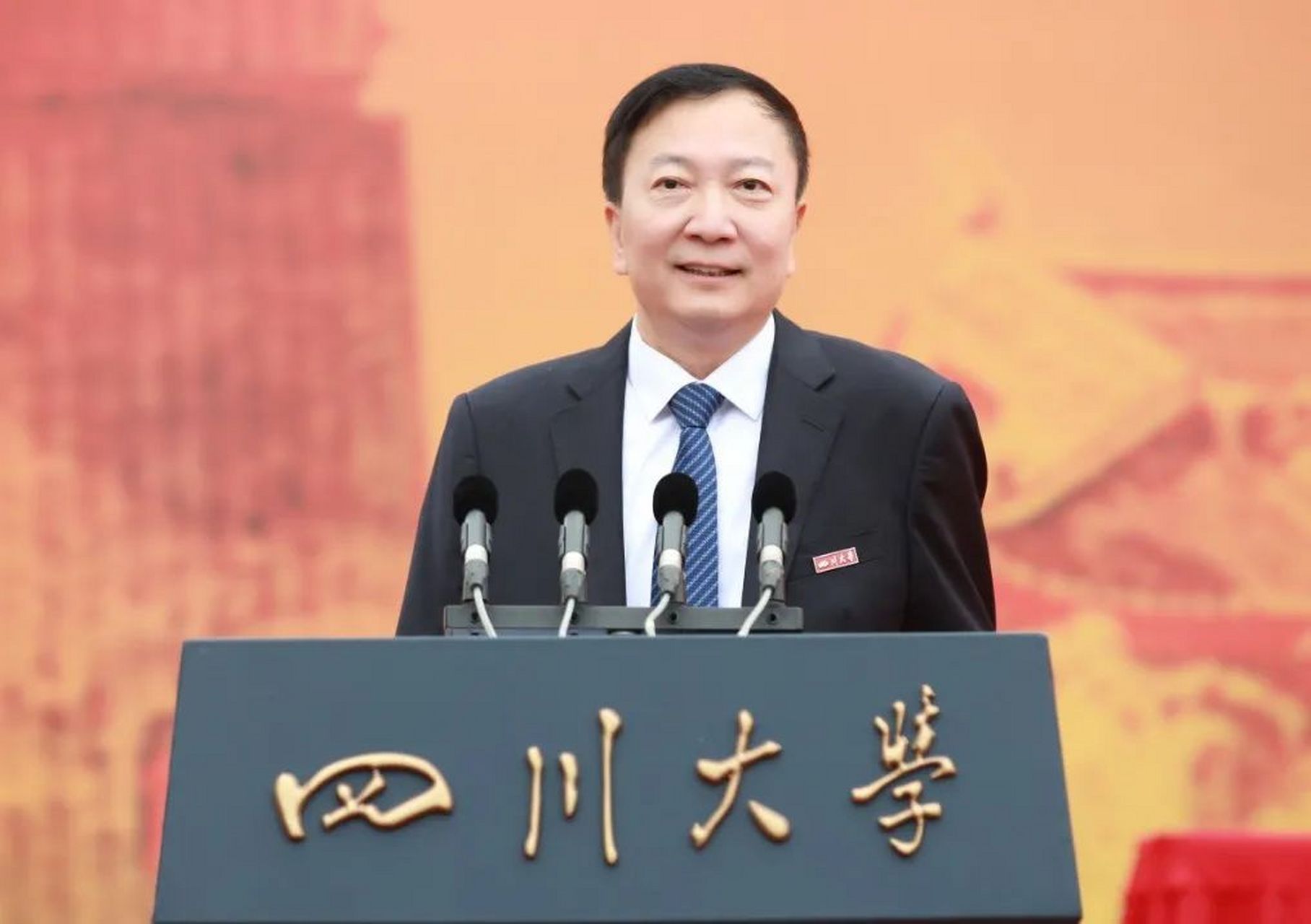 四川大学校长李言荣寄语研究生新生:研究生要学会扬长避短!