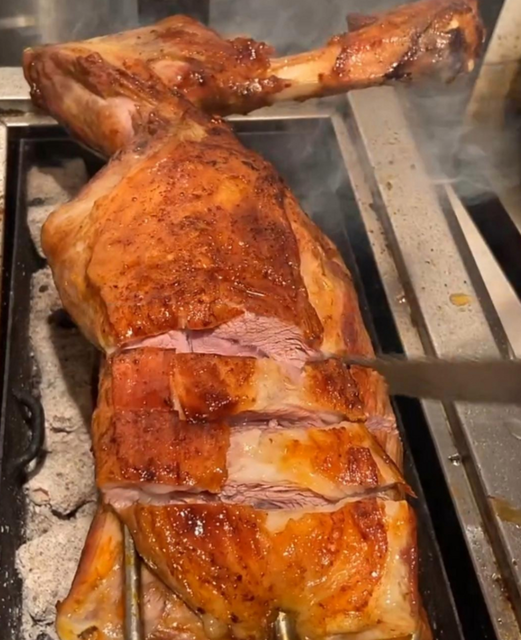 外焦里嫩烤羊腿,要是被我老公看到,估计自己就得吃一半!